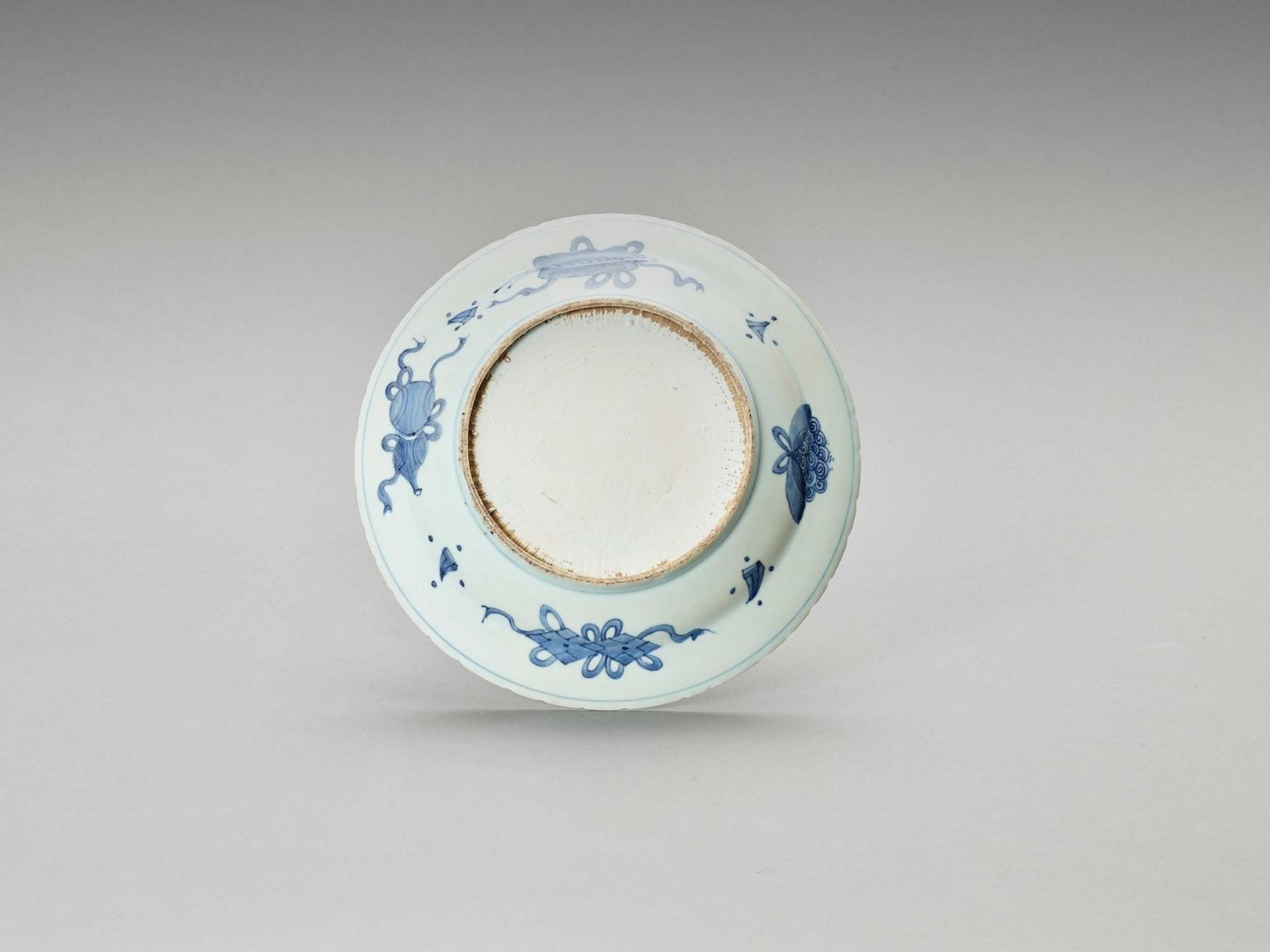A RARE BLUE AND WHITE PORCELAIN DISH - Image 3 of 4