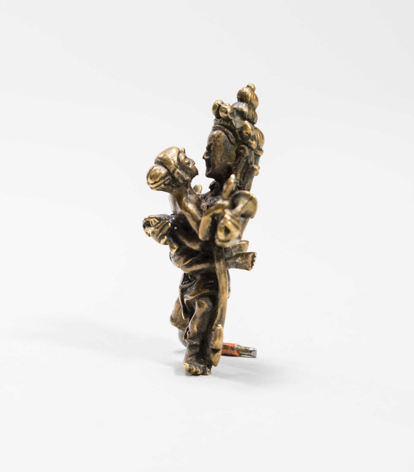 A TIBETAN BRONZE OF A DHARMAPALA IN YABYUM WITH PRAJNA, 18TH-19TH CENTURY - Image 3 of 7