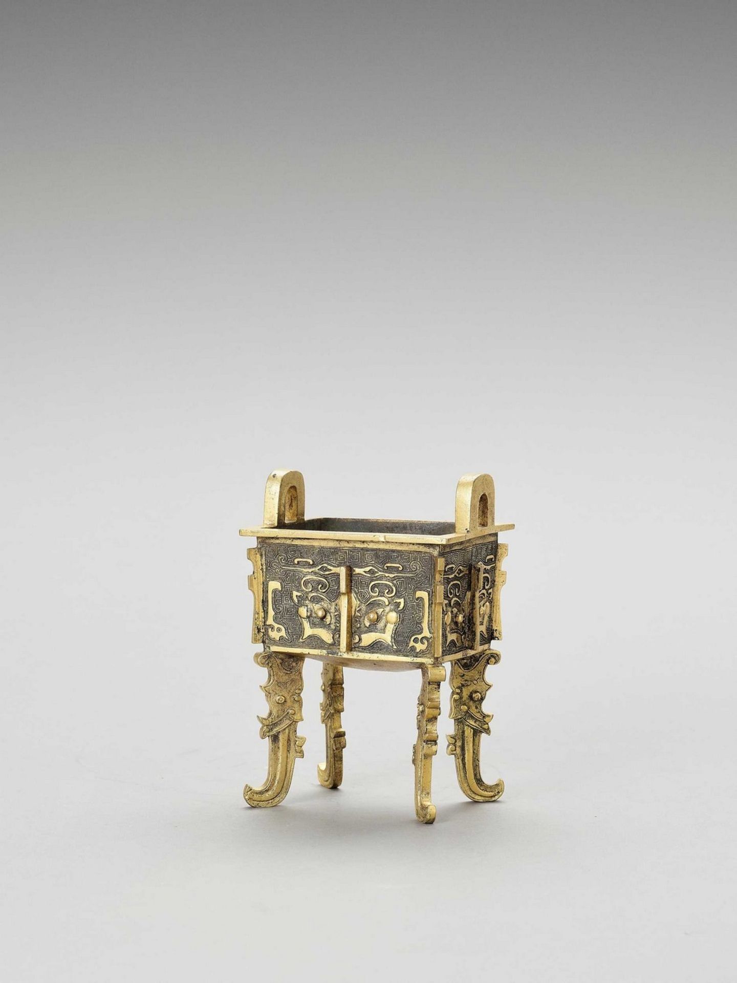 A GILT BRONZE FANGDING CENSER, QING - Bild 4 aus 8