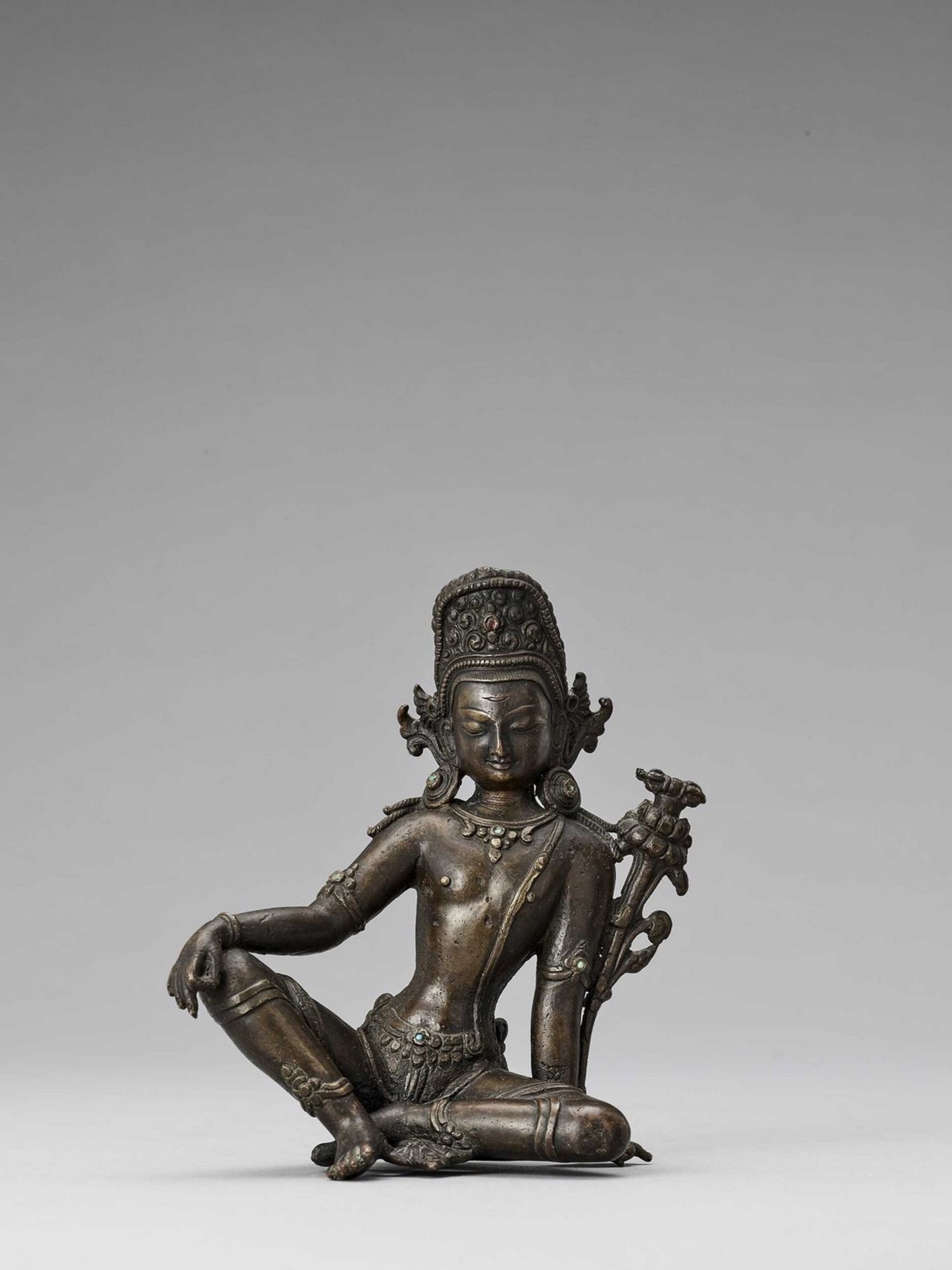 A NEPALESE BRONZE FIGURE OF INDRA, 18th-19th CENTURY - Image 5 of 6