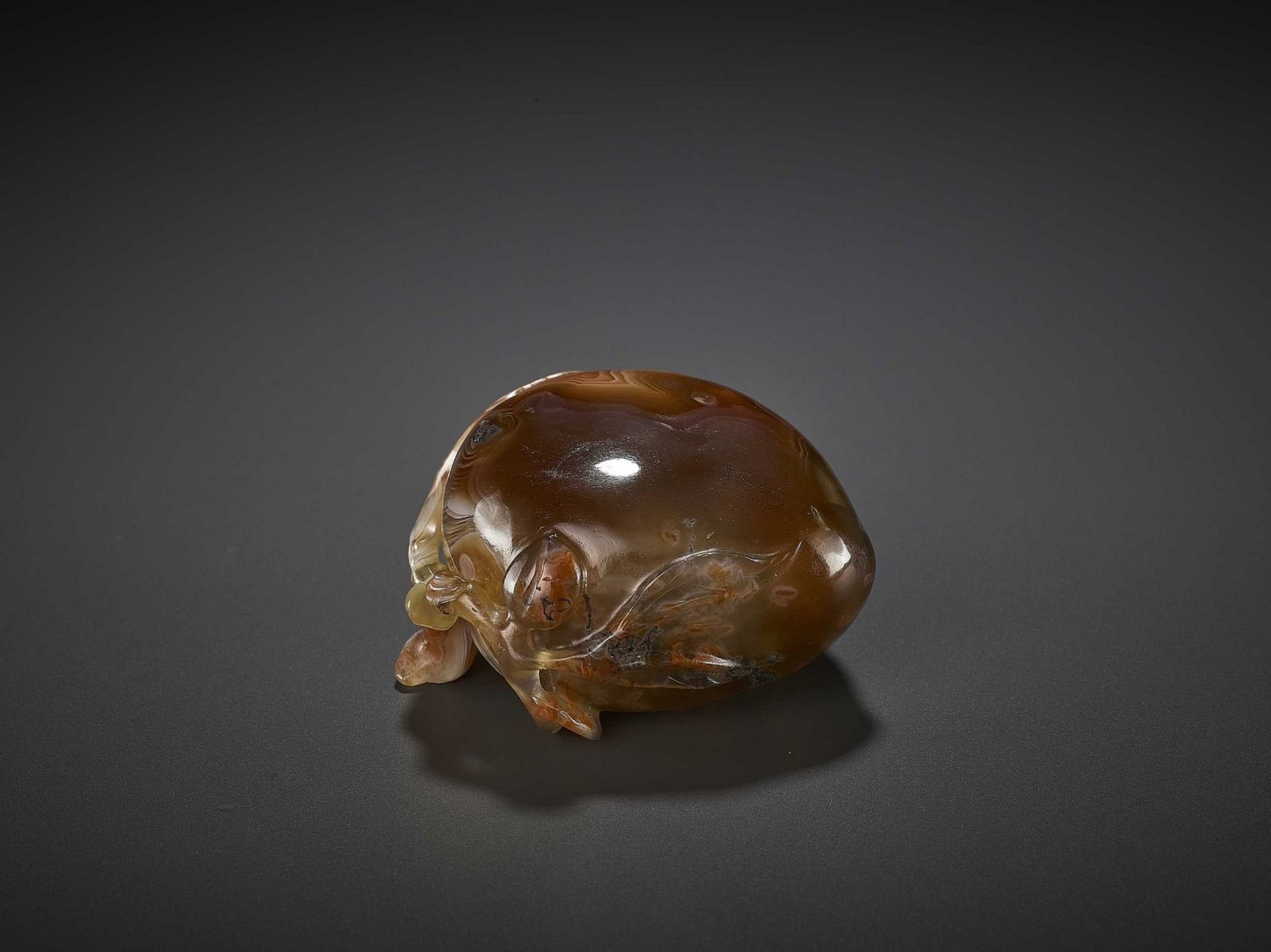 AN AGATE PEACH AND BAT WASHER, QING - Image 10 of 13