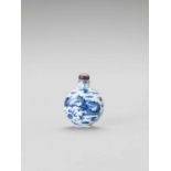 A BLUE AND WHITE PORCELAIN 'DRAGON' SNUFF BOTTLE