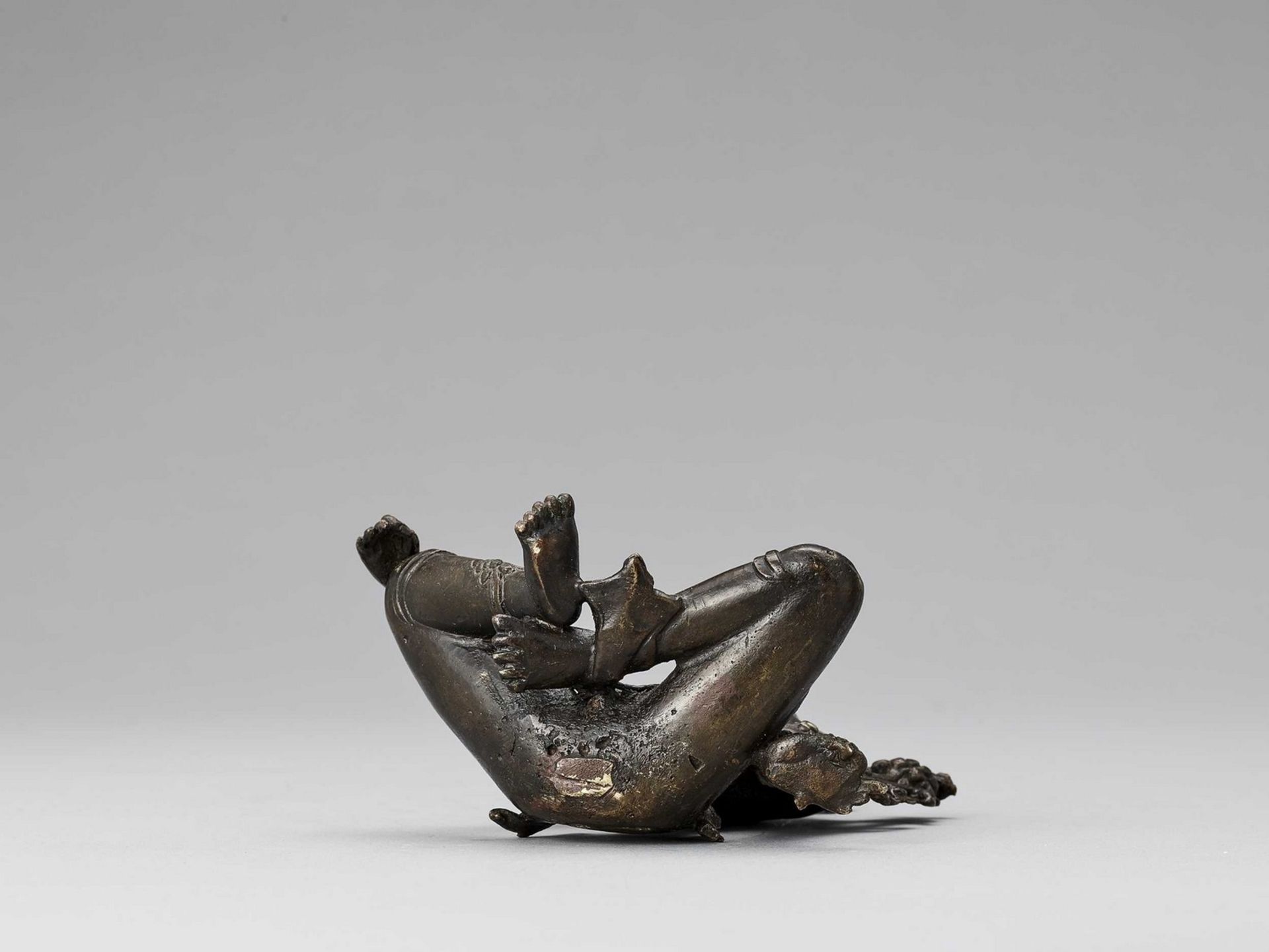 A NEPALESE BRONZE FIGURE OF INDRA, 18th-19th CENTURY - Image 6 of 6