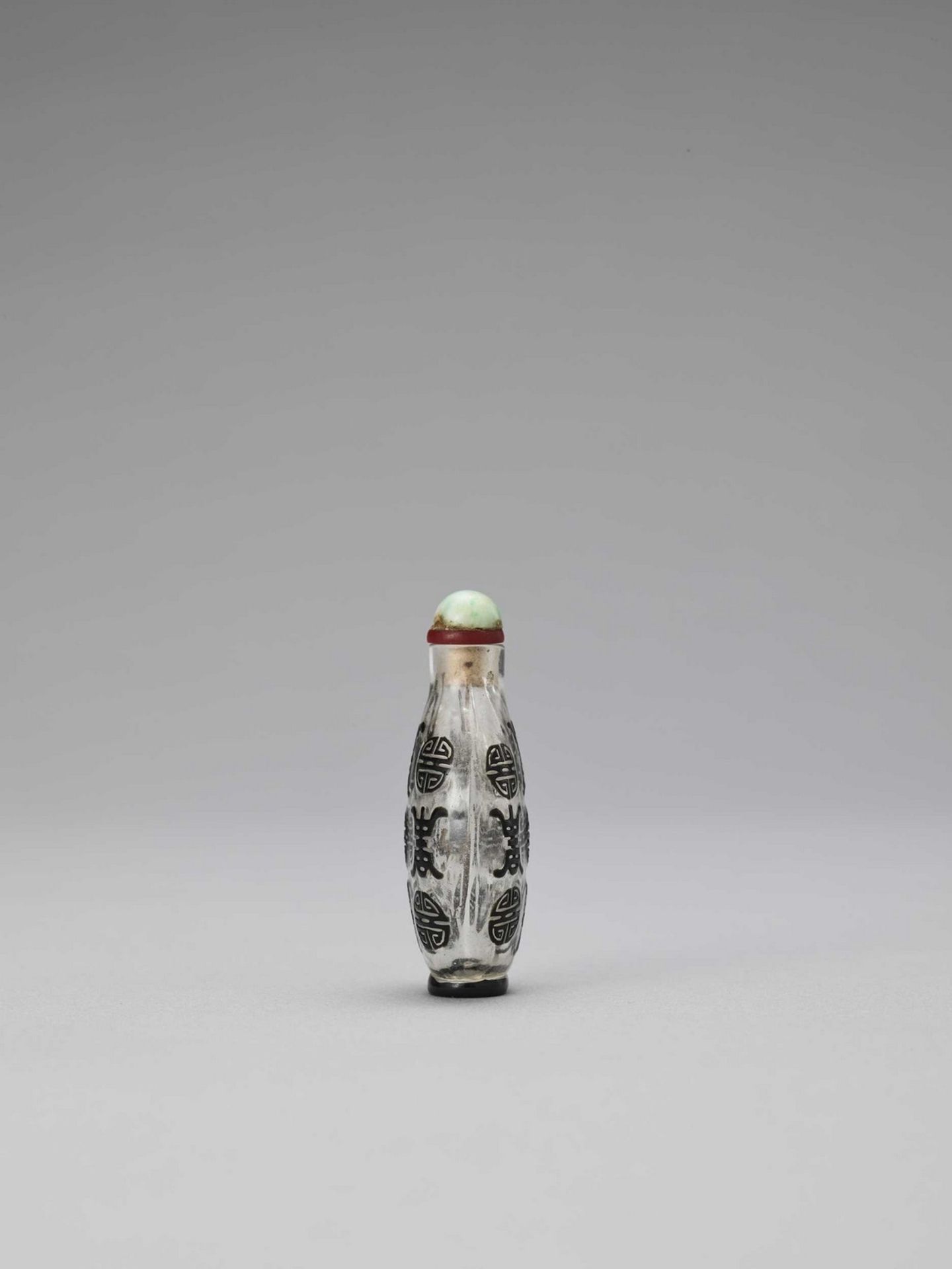 A BLACK OVERLAY GLASS ‘SHOU’ SNUFF BOTTLE, QING - Image 2 of 6