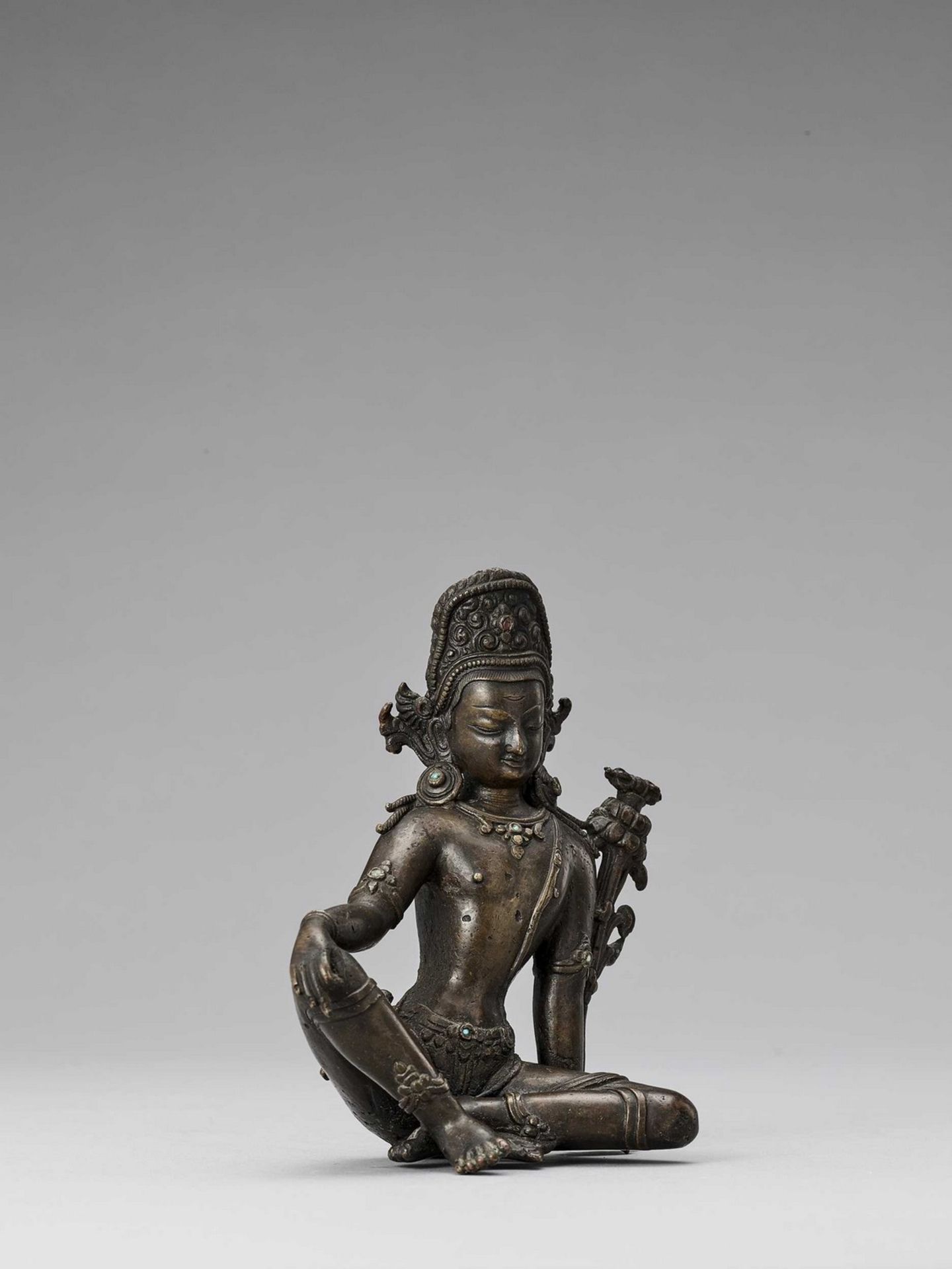 A NEPALESE BRONZE FIGURE OF INDRA, 18th-19th CENTURY - Image 4 of 6