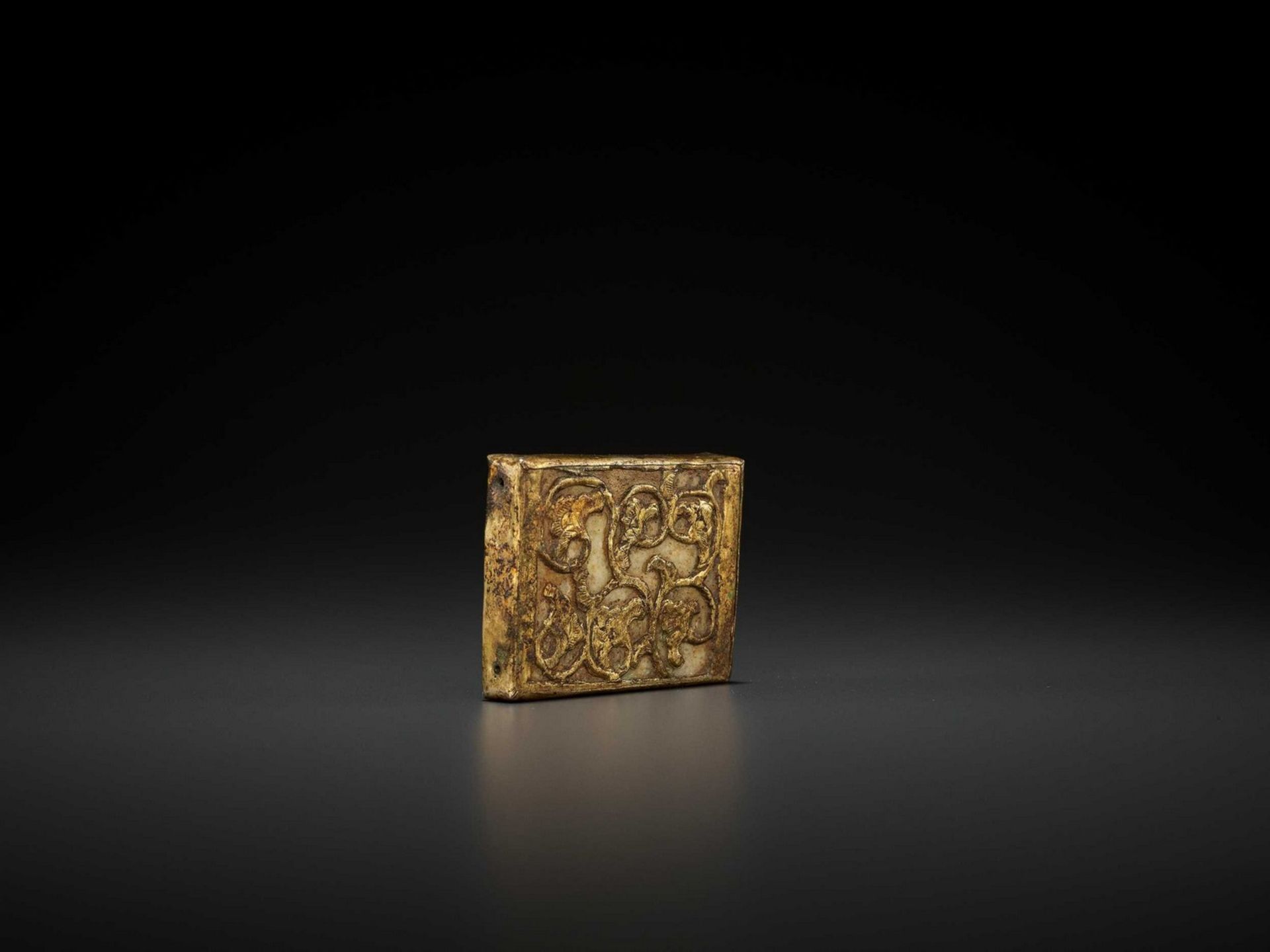 A GILT BRONZE AND WHITE JADE ‘DRAGON’ BELT PLAQUE, TANG DYNASTY - Image 7 of 9