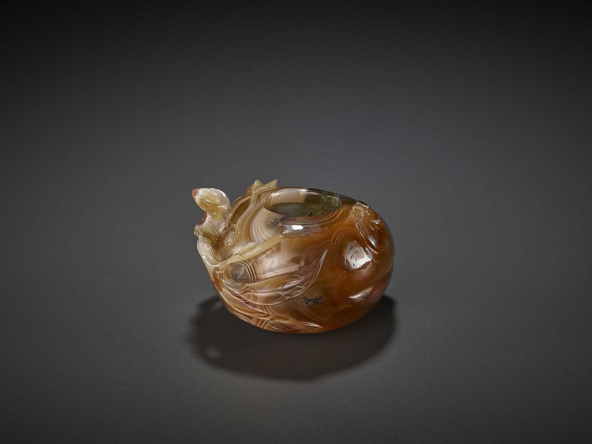 AN AGATE PEACH AND BAT WASHER, QING - Image 5 of 13