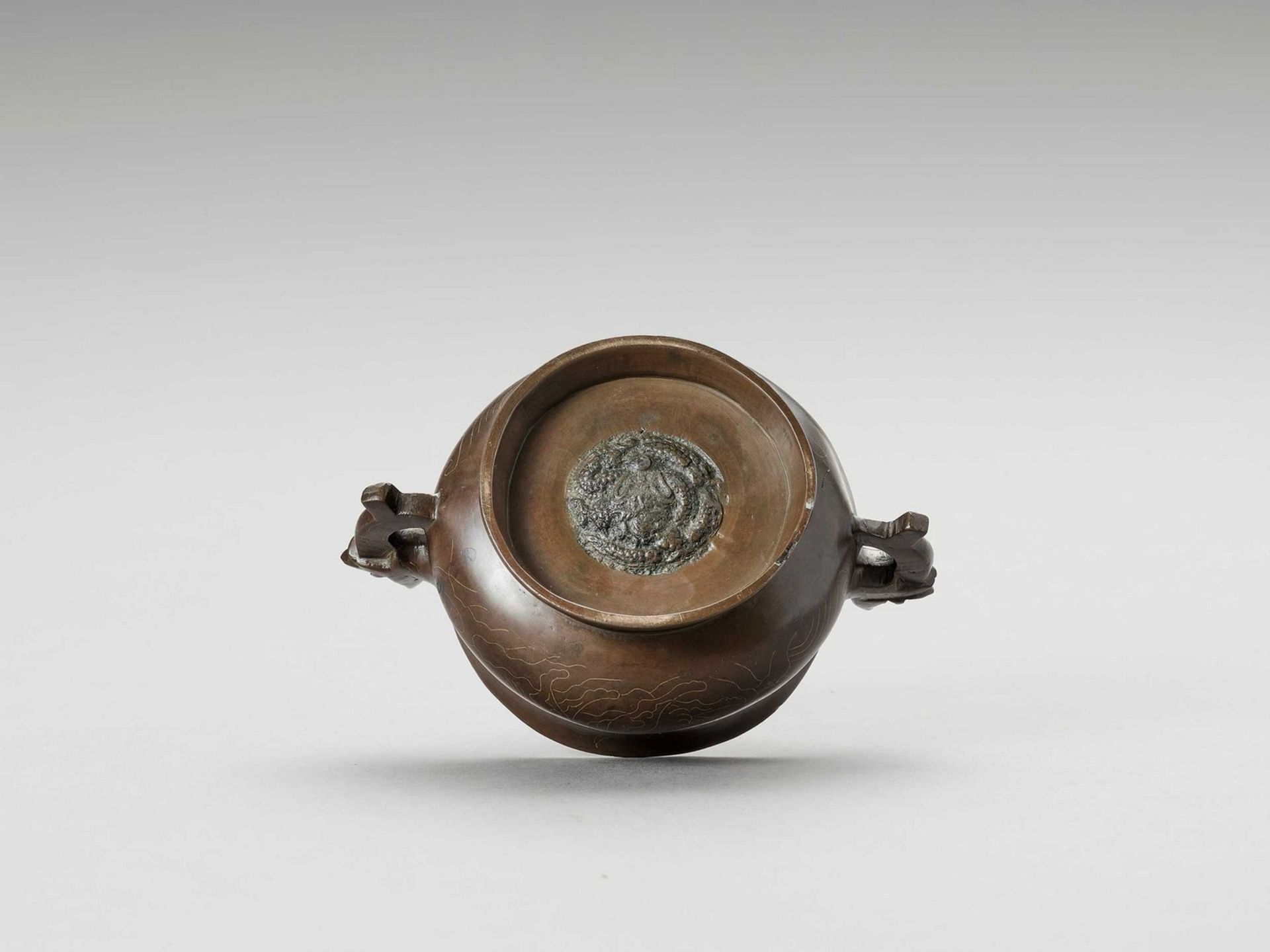 A GILT WIRE-INLAID BRONZE BOMBÉ CENSER, 17TH CENTURY - Image 7 of 7