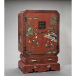 AN IMPRESSIVE LACQUERED WOOD CURIO CABINET, LATE QING