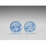 A PAIR OF BLUE AND WHITE PORCELAIN ‘DRAGONS’ DISHES, LATE QING