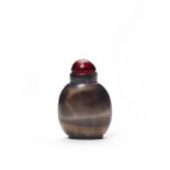 A GLASS SNUFF BOTTLE IN IMITATION OF CHALCEDONY, QING