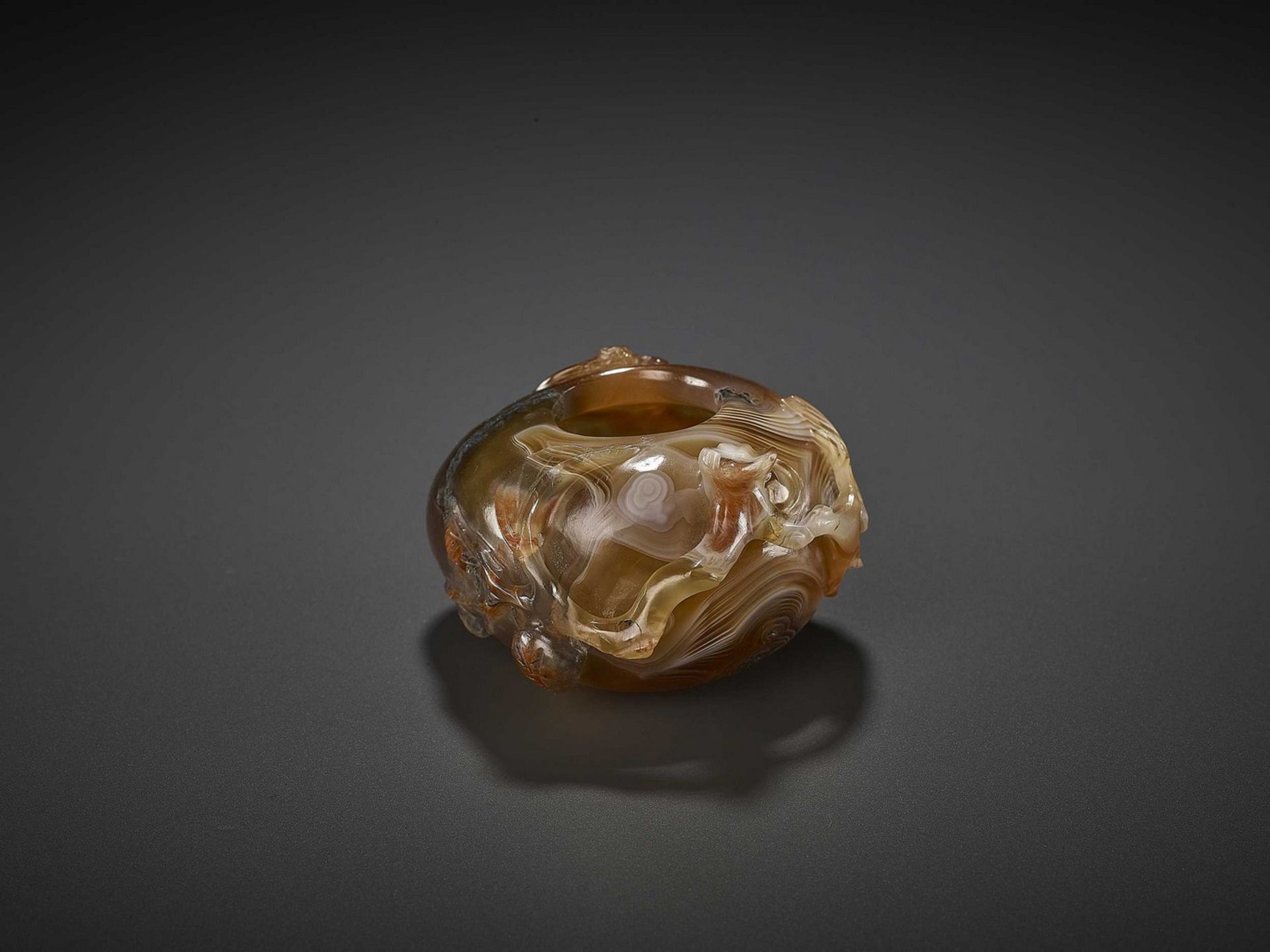 AN AGATE PEACH AND BAT WASHER, QING - Image 9 of 13