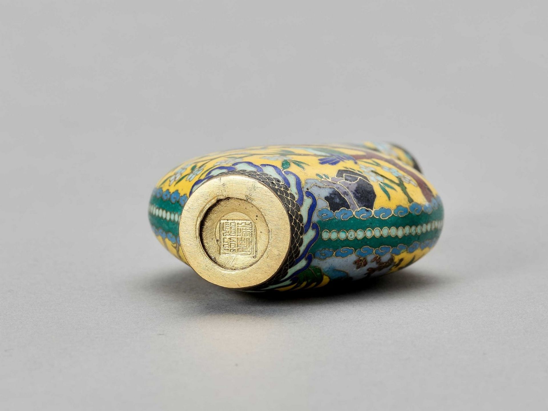 A CLOISONNE SNUFF BOTTLE WITH BIRDS - Image 5 of 7