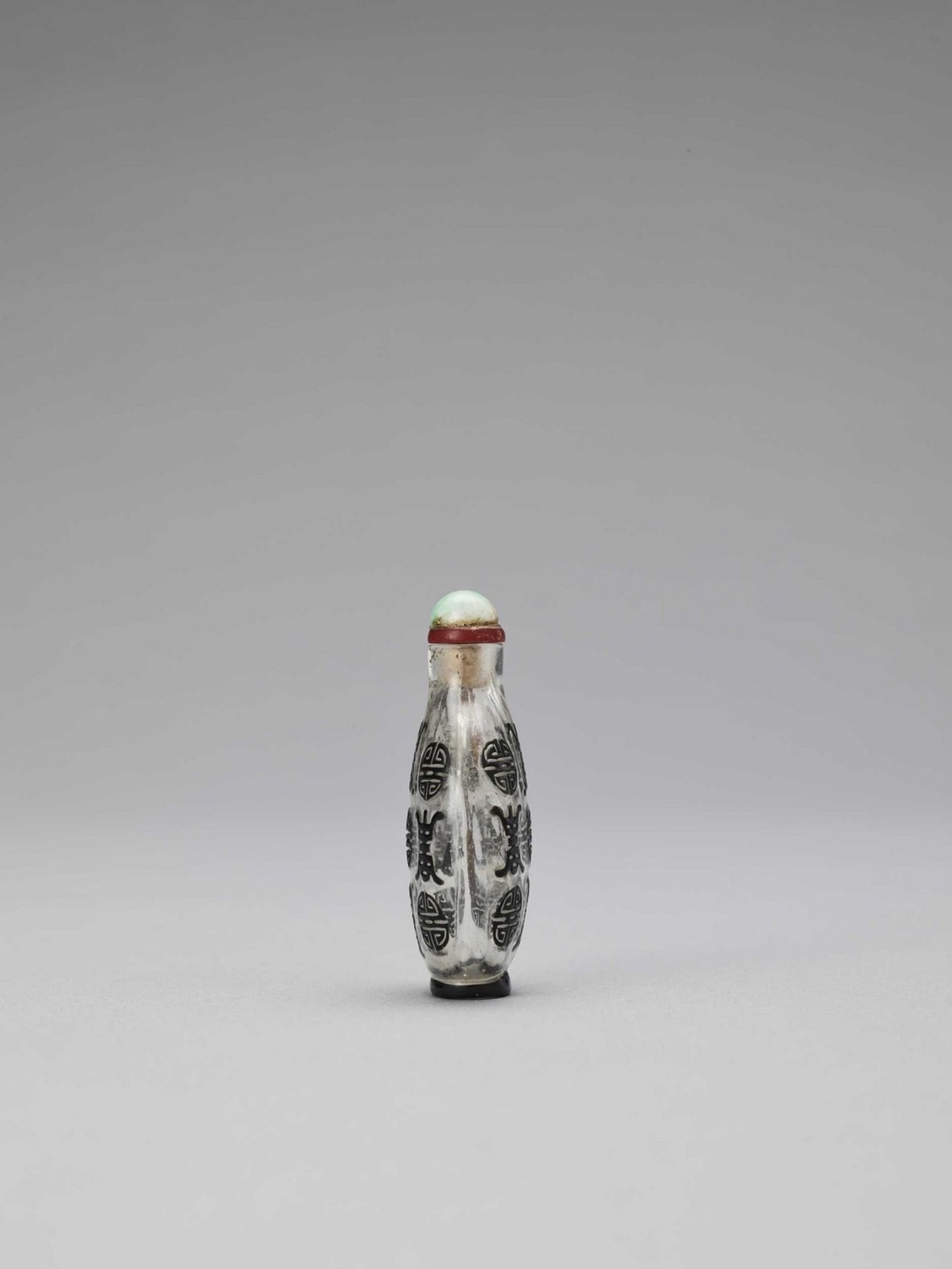 A BLACK OVERLAY GLASS ‘SHOU’ SNUFF BOTTLE, QING - Image 4 of 6