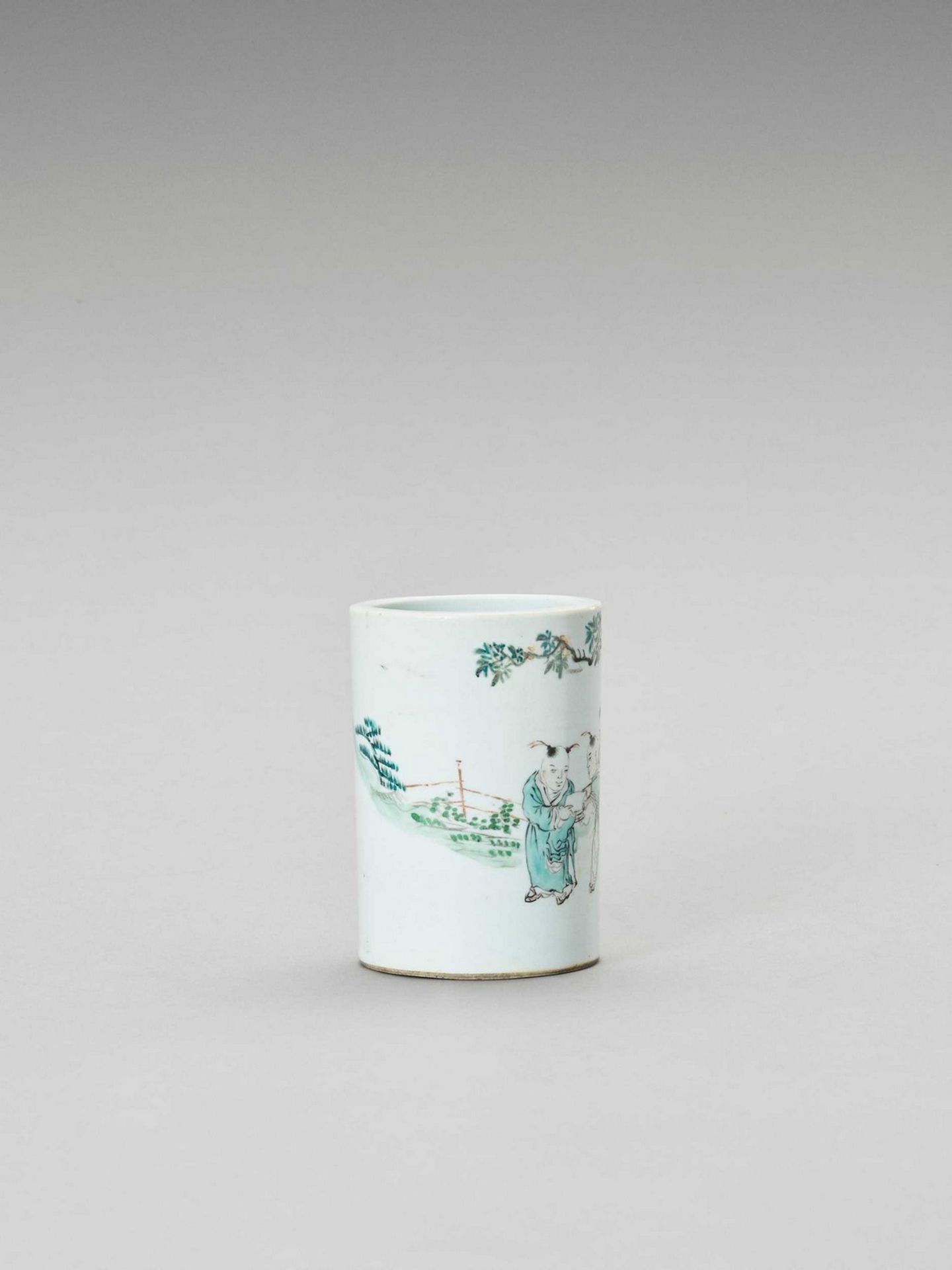 A FAMILLE VERTE PORCELAIN BRUSH POT, BITONG, LATE QING TO REPUBLIC - Image 3 of 7