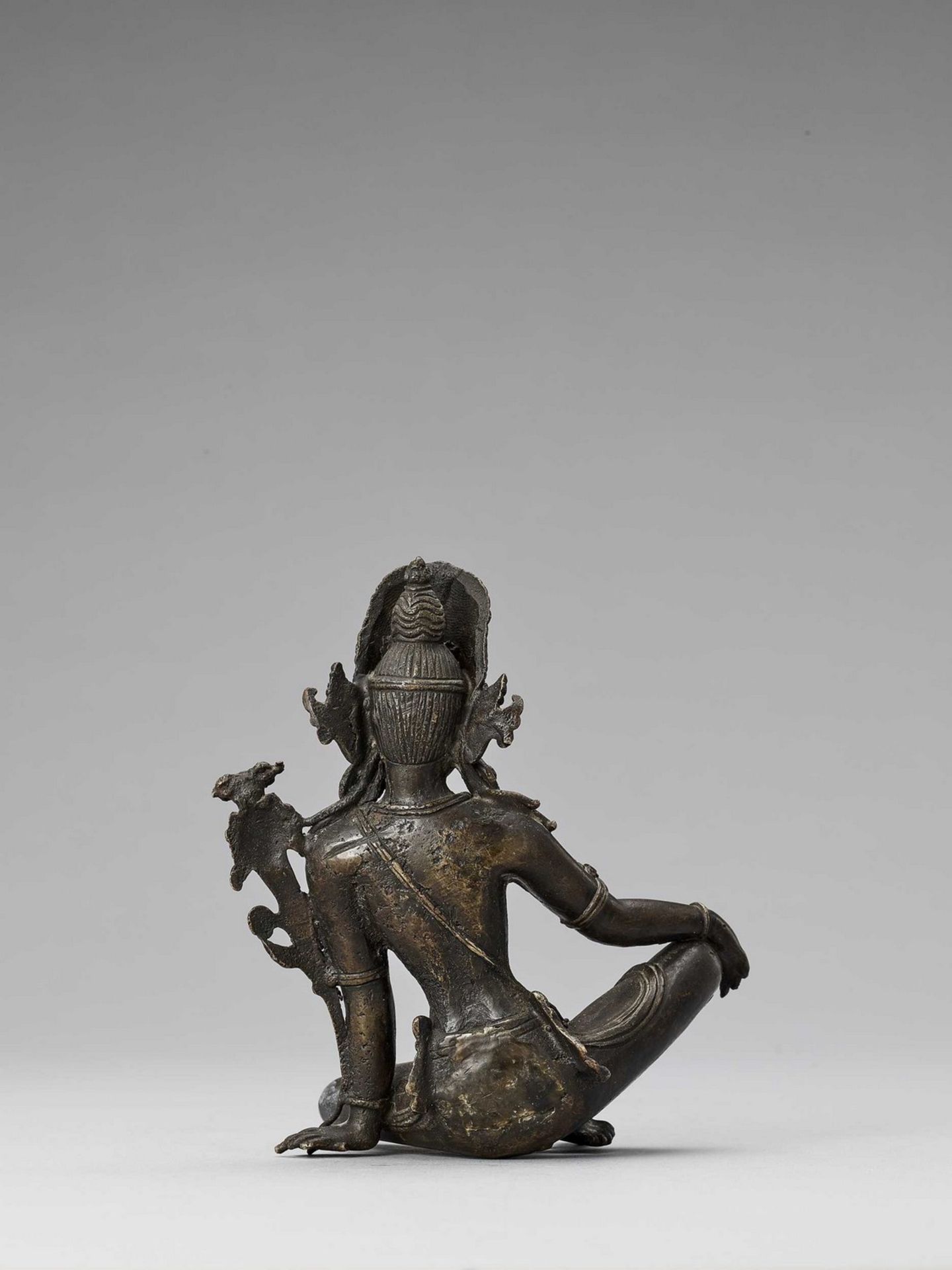 A NEPALESE BRONZE FIGURE OF INDRA, 18th-19th CENTURY - Image 3 of 6