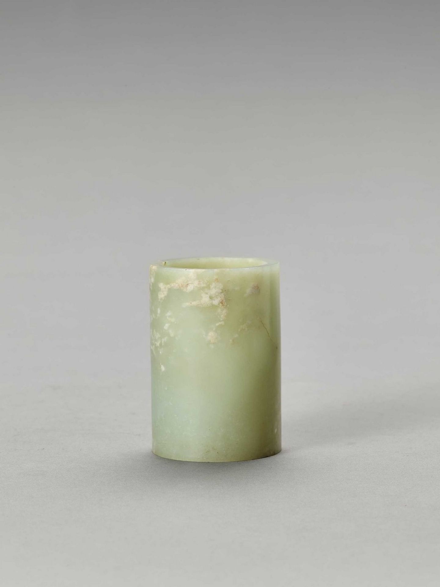 A CELADON JADE CYLINDER, QING - Image 4 of 6