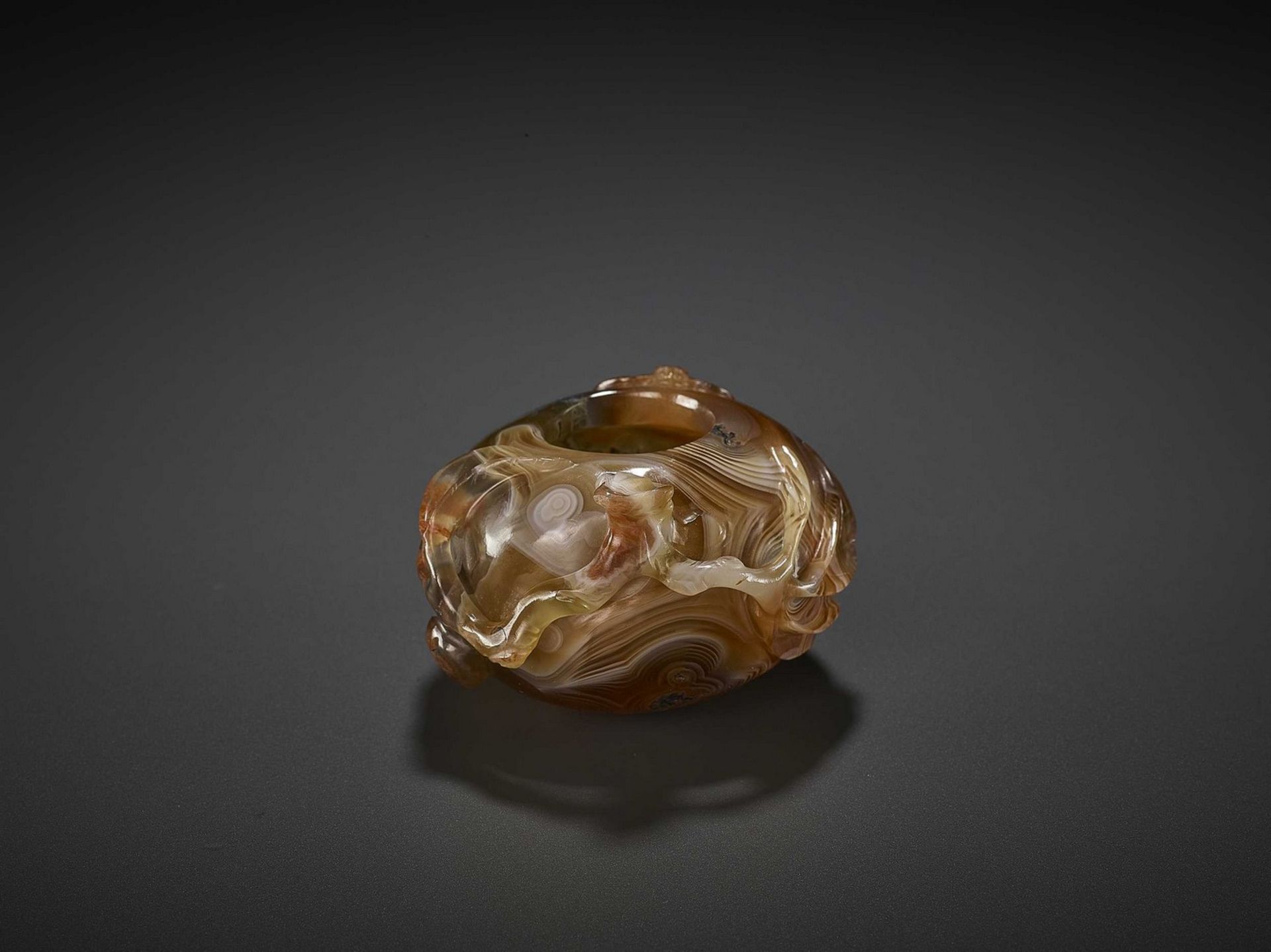 AN AGATE PEACH AND BAT WASHER, QING - Image 2 of 13