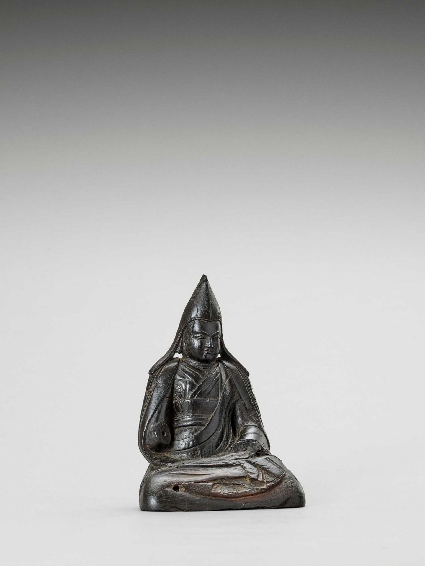 A TIBETAN HARDWOOD FIGURE OF TSONGKHAPA - Image 2 of 6