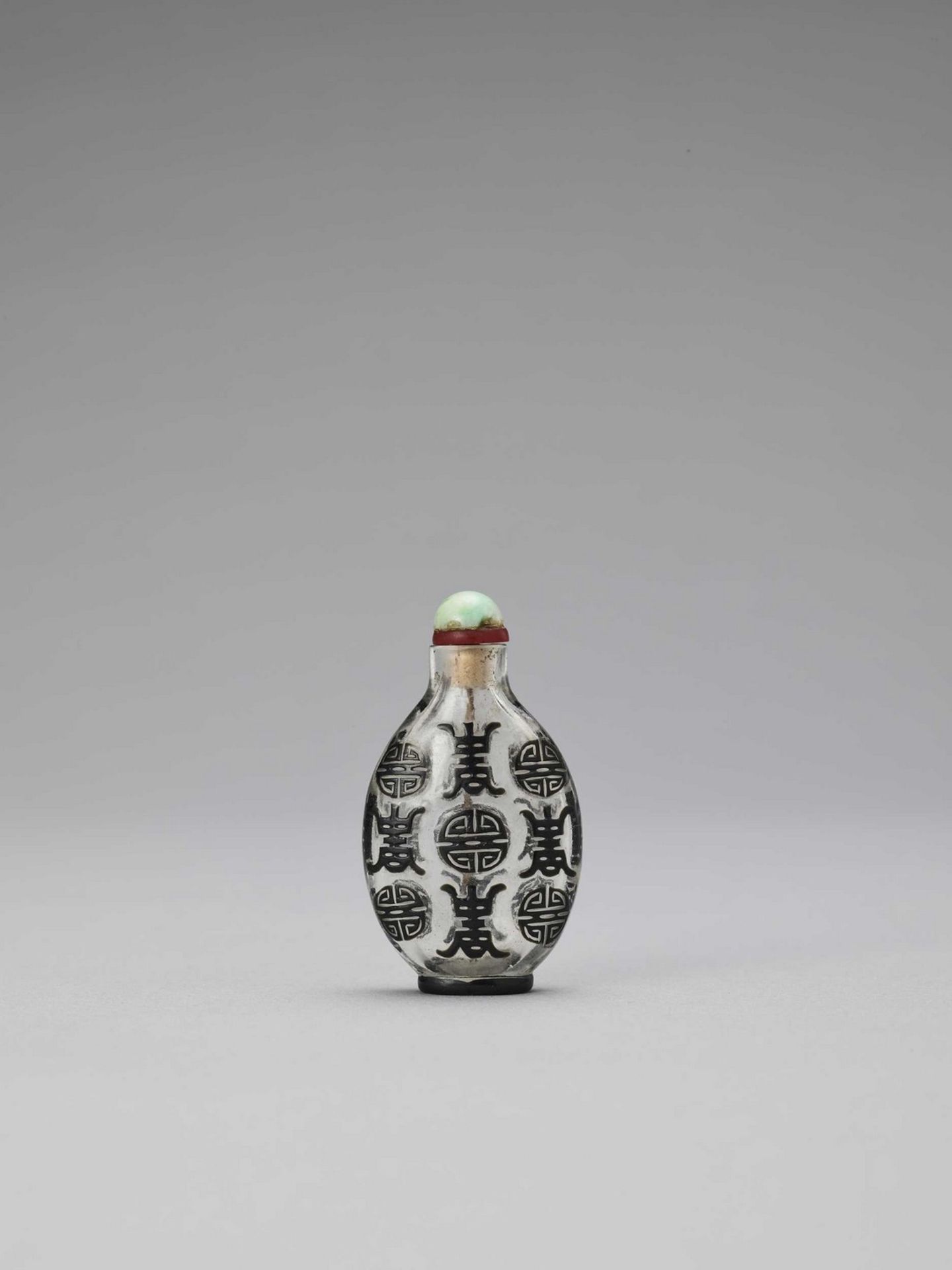 A BLACK OVERLAY GLASS ‘SHOU’ SNUFF BOTTLE, QING - Image 3 of 6