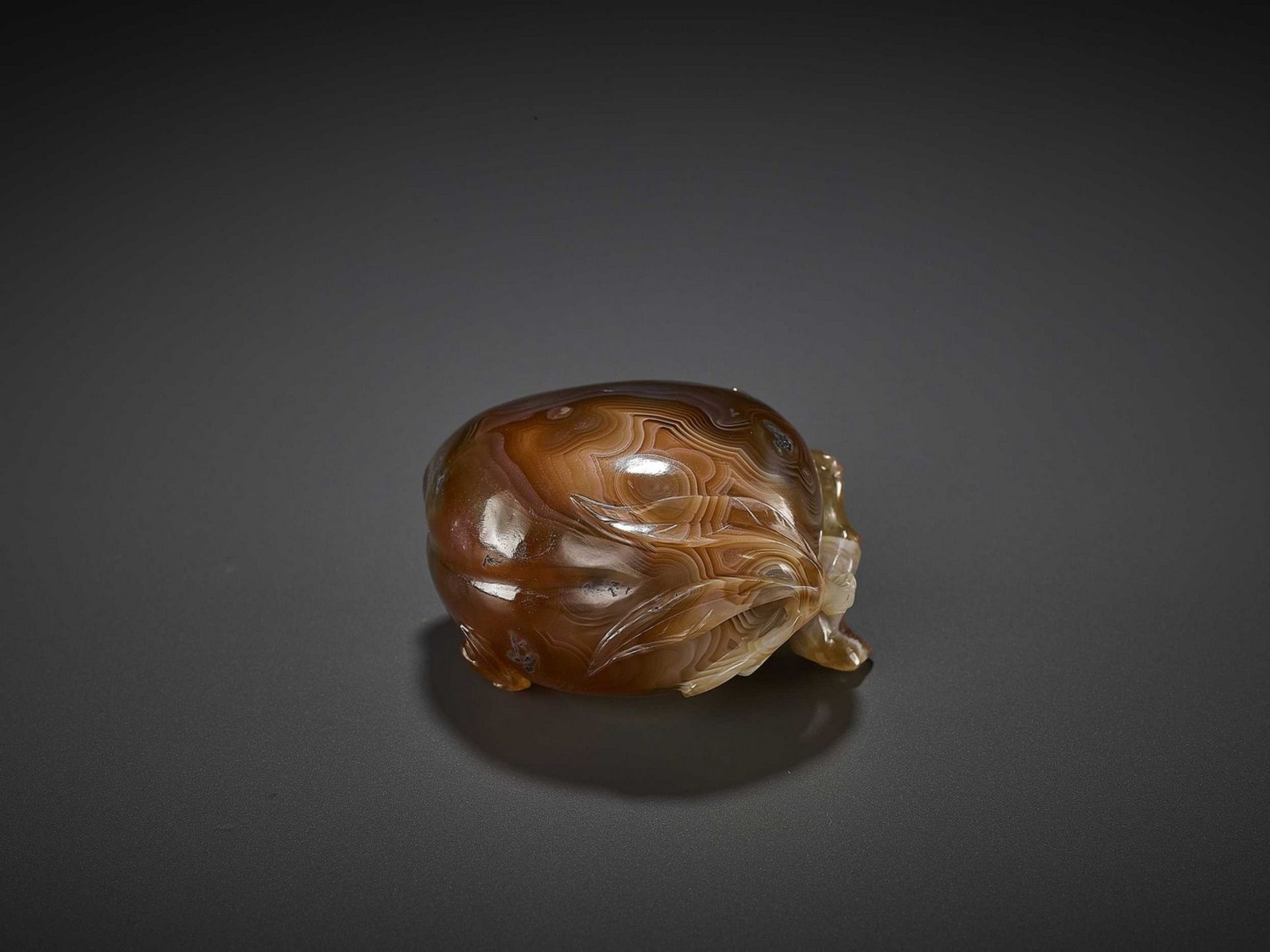 AN AGATE PEACH AND BAT WASHER, QING - Image 12 of 13