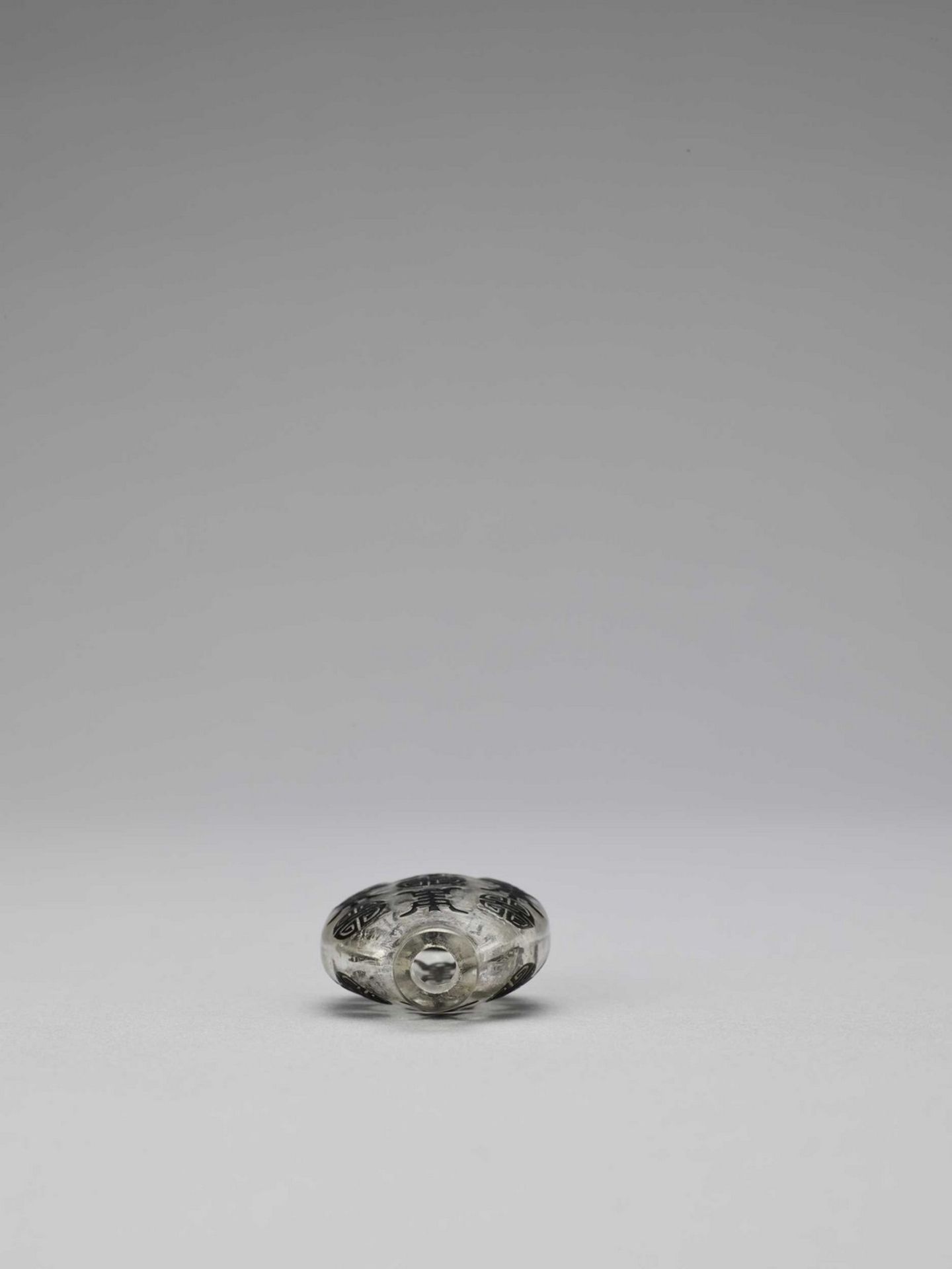 A BLACK OVERLAY GLASS ‘SHOU’ SNUFF BOTTLE, QING - Image 5 of 6