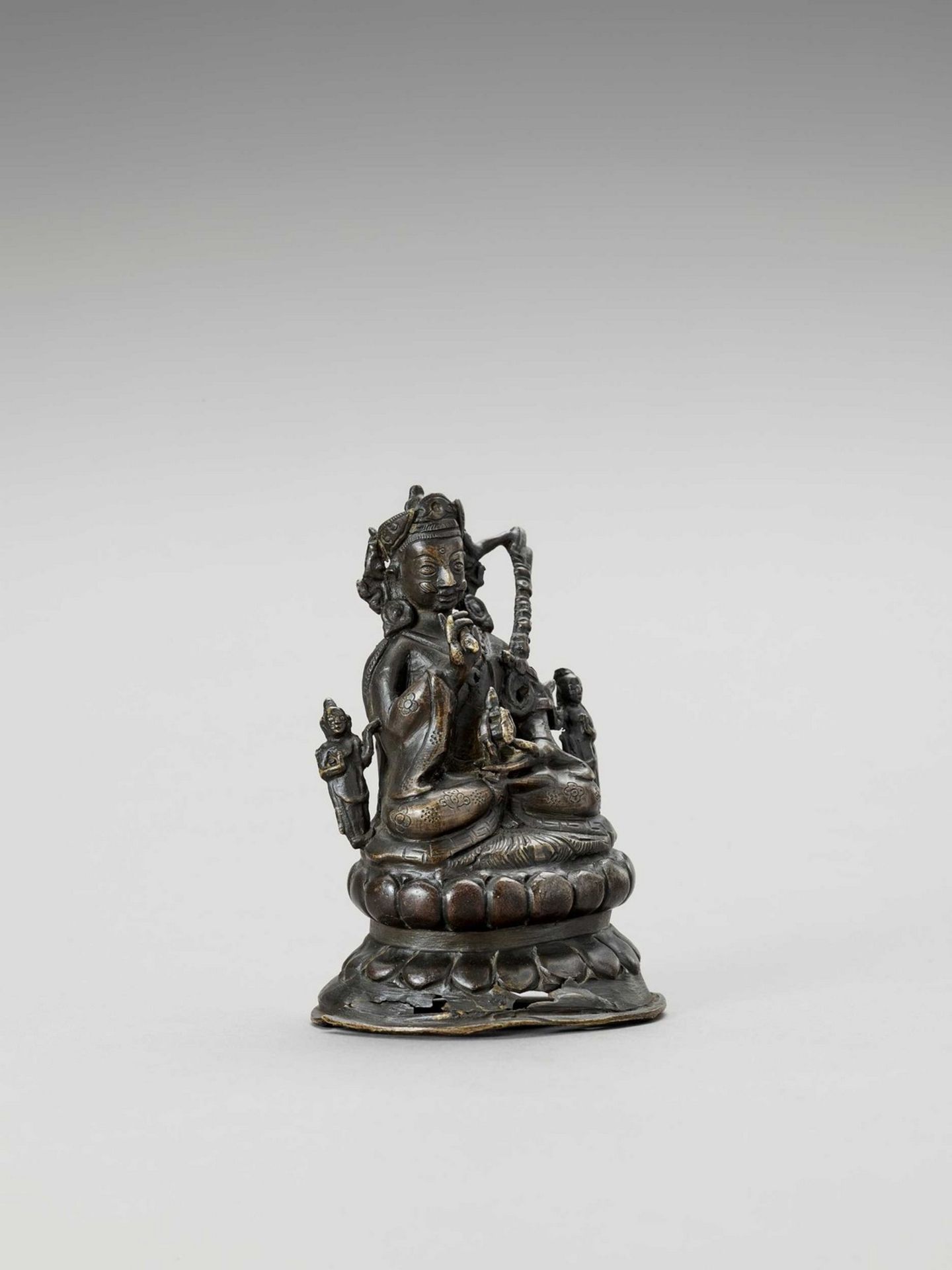 A NEPALESE BRONZE FIGURE OF PADMASAMBHAVA - Image 4 of 6