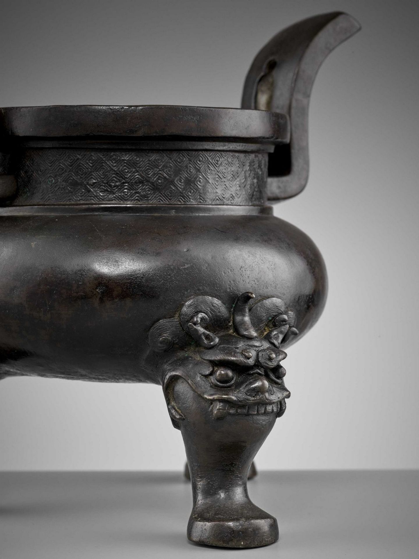 A HEAVILY CAST BRONZE TRIPOD CENSER, MING DYNASTY - Image 2 of 11