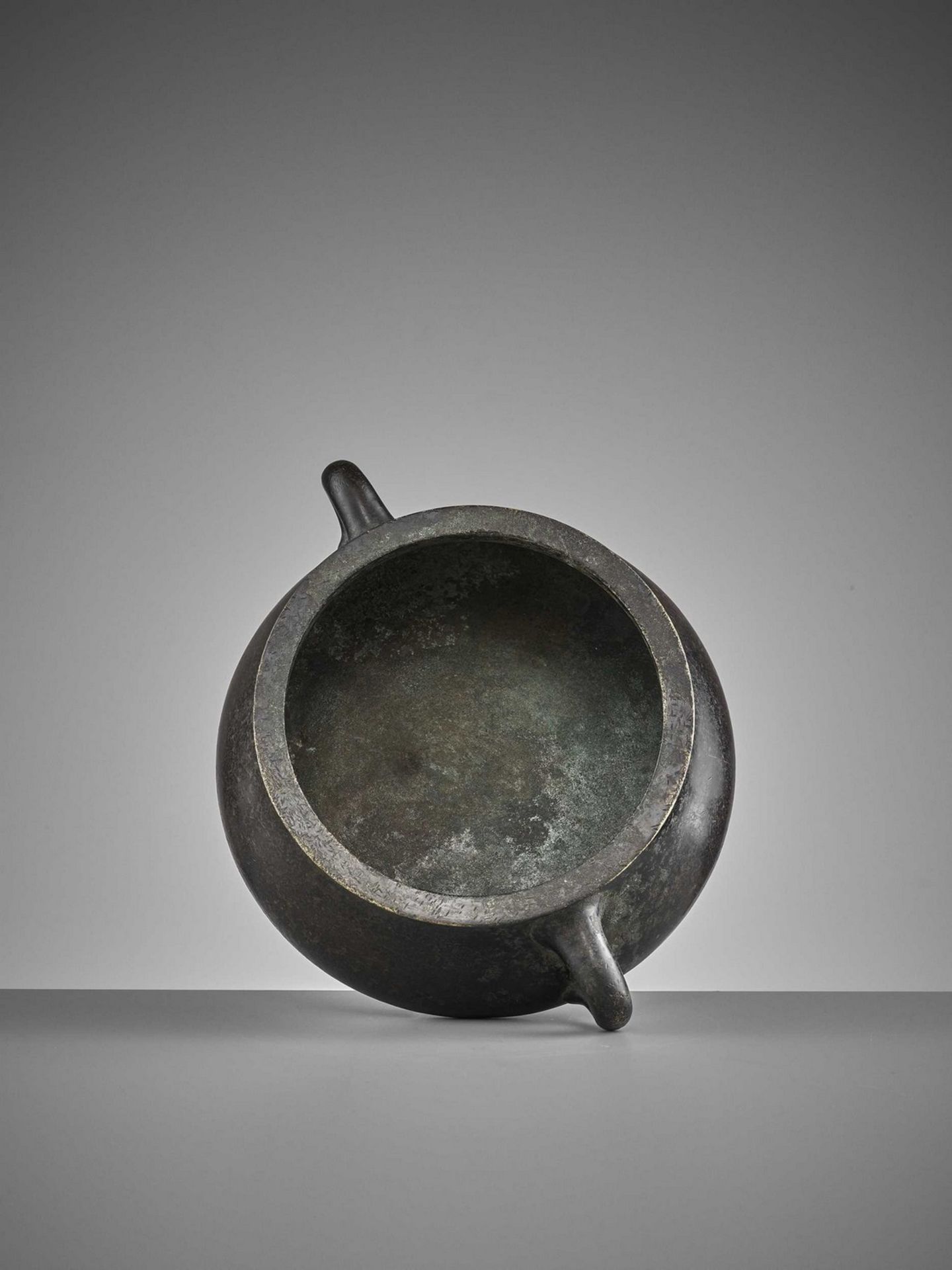 A HEAVILY CAST BRONZE CENSER, QING DYNASTY - Image 4 of 16