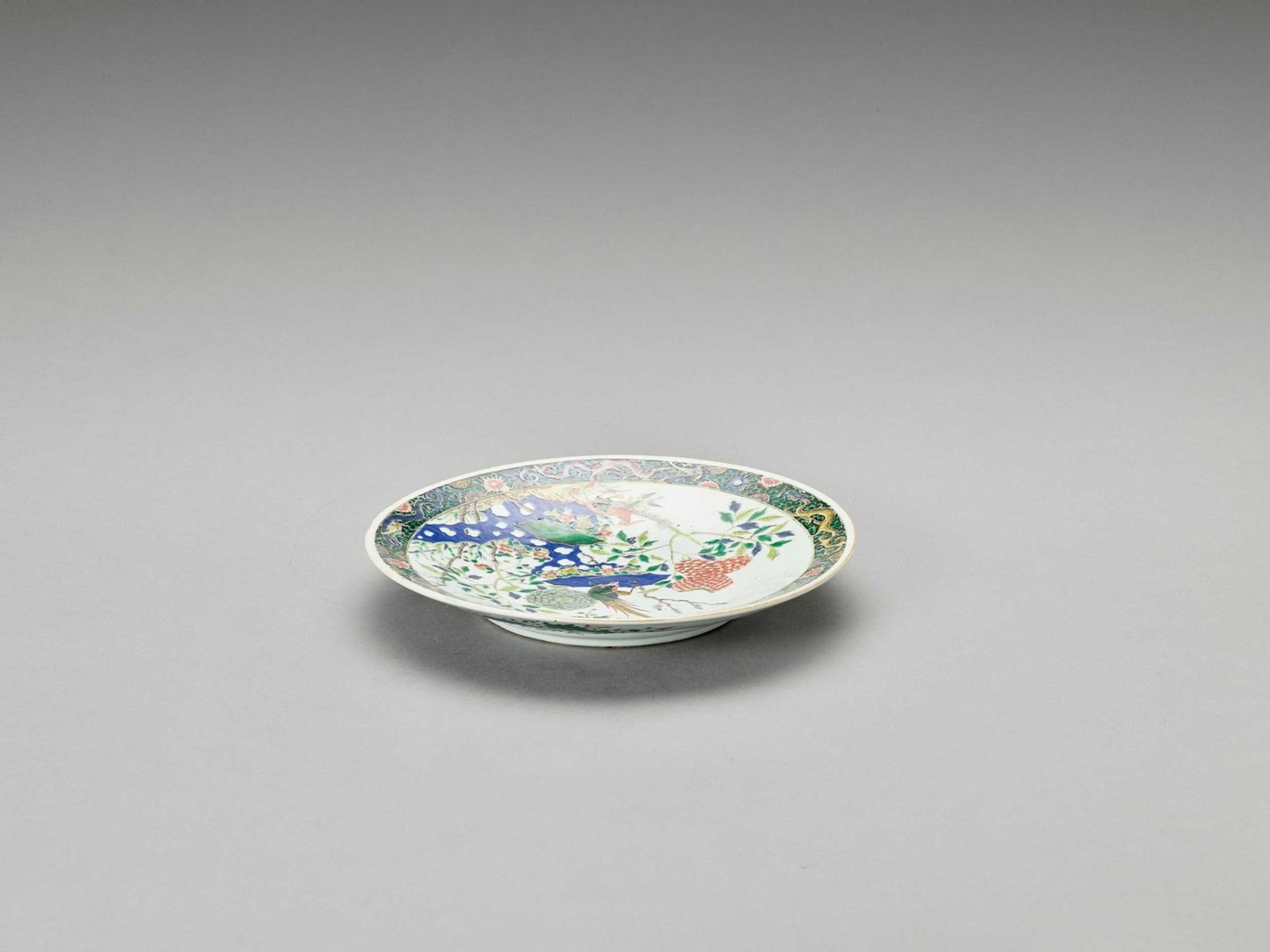 A FAMILLE VERTE PORCELAIN ‘BIRDS AND FLOWERS’ DISH, QING - Image 2 of 4