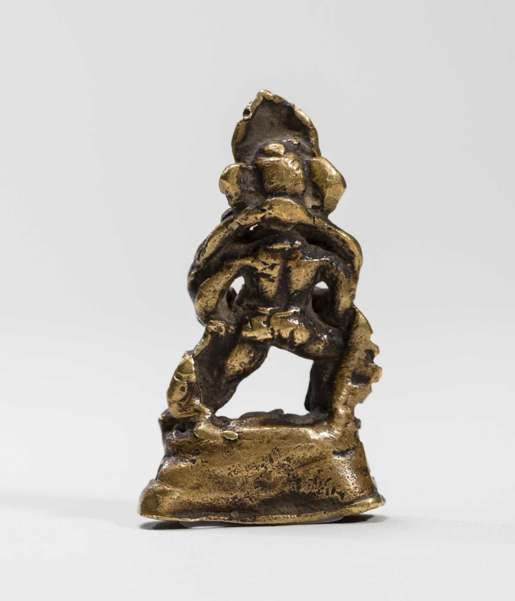 A TIBETAN MINIATURE BRONZE OF KUBERA, 18TH-19TH CENTURY - Bild 4 aus 6