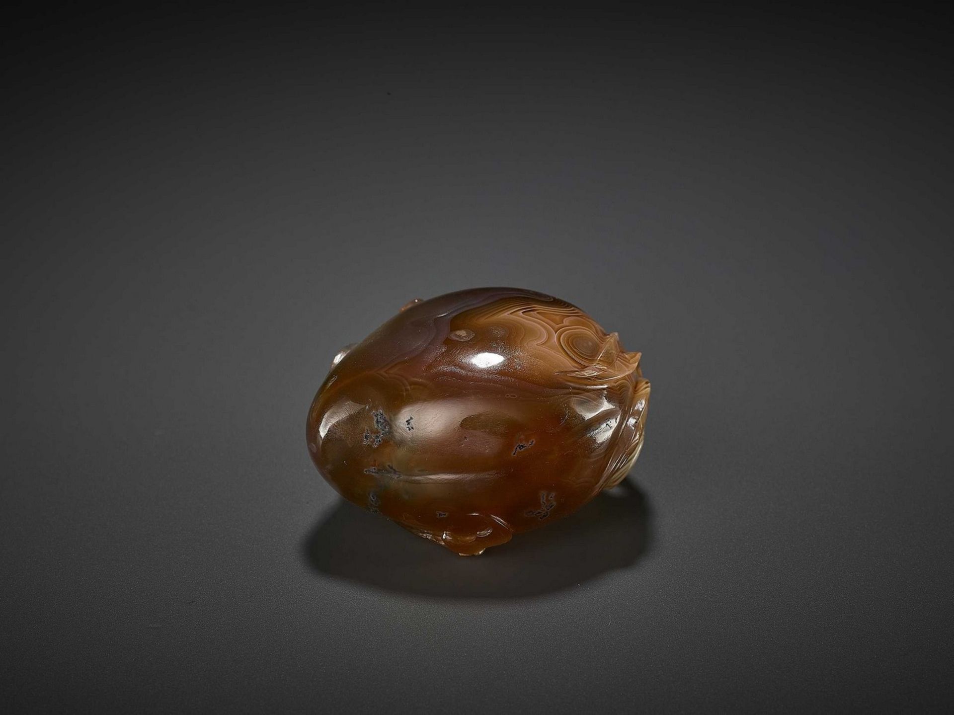 AN AGATE PEACH AND BAT WASHER, QING - Image 11 of 13