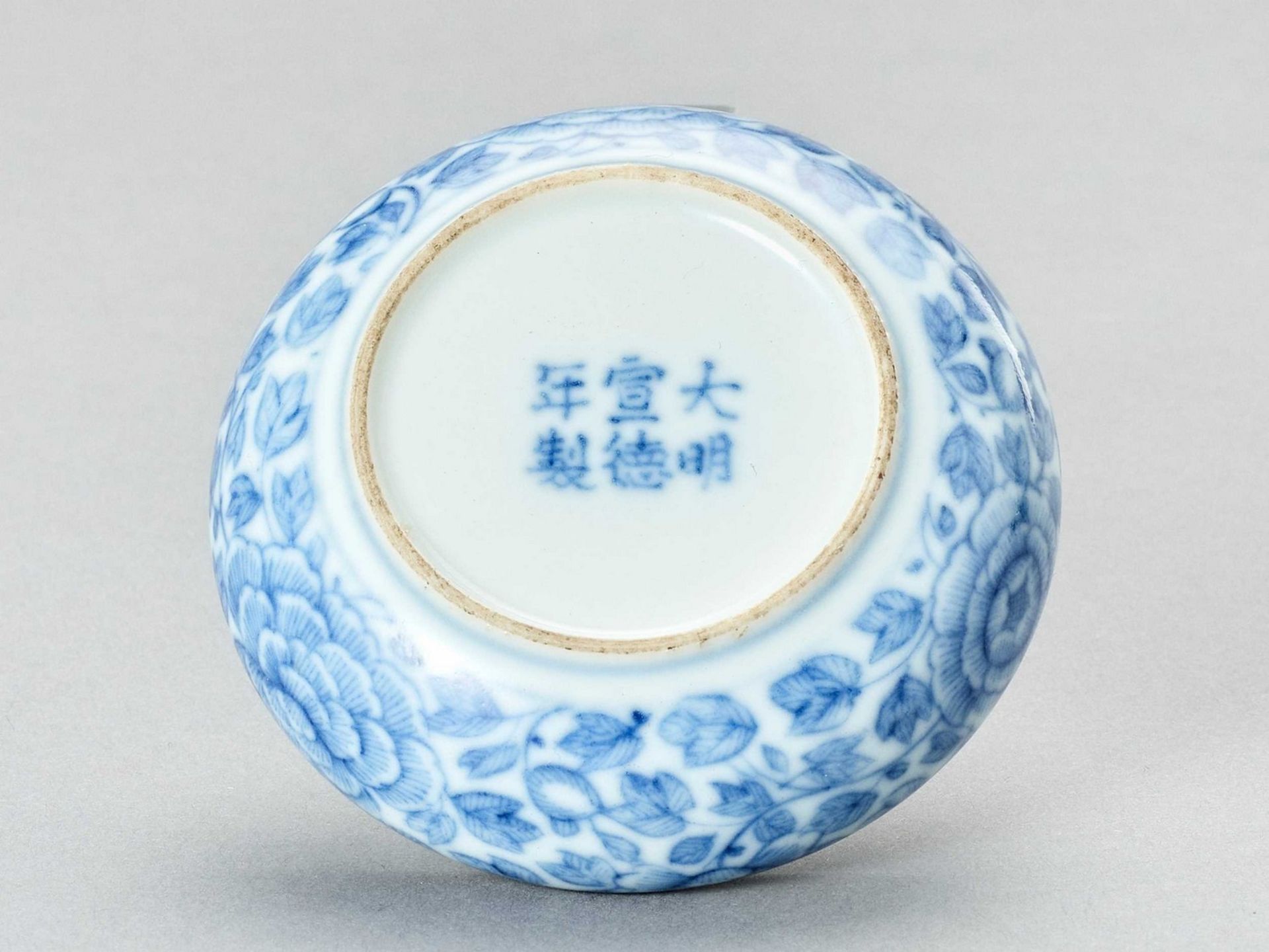 A BLUE AND WHITE PORCELAIN SEAL PASTE BOX AND COVER, LATE QING TO REPUBLIC - Image 5 of 6