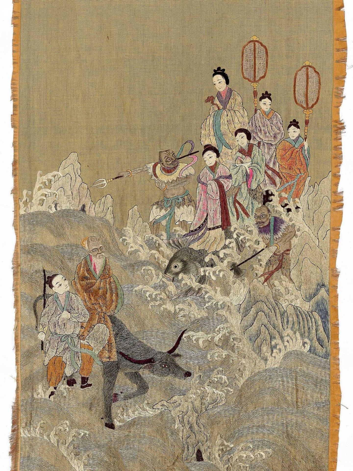 A ‘SATIN STICH’ EMBROIDERY OF IMMORTALS CROSSING THE SEA, LATE QING - Bild 2 aus 3