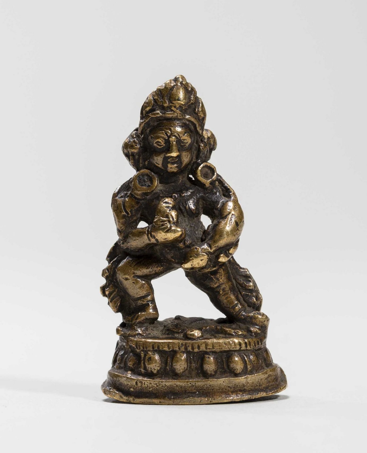 A TIBETAN MINIATURE BRONZE OF KUBERA, 18TH-19TH CENTURY