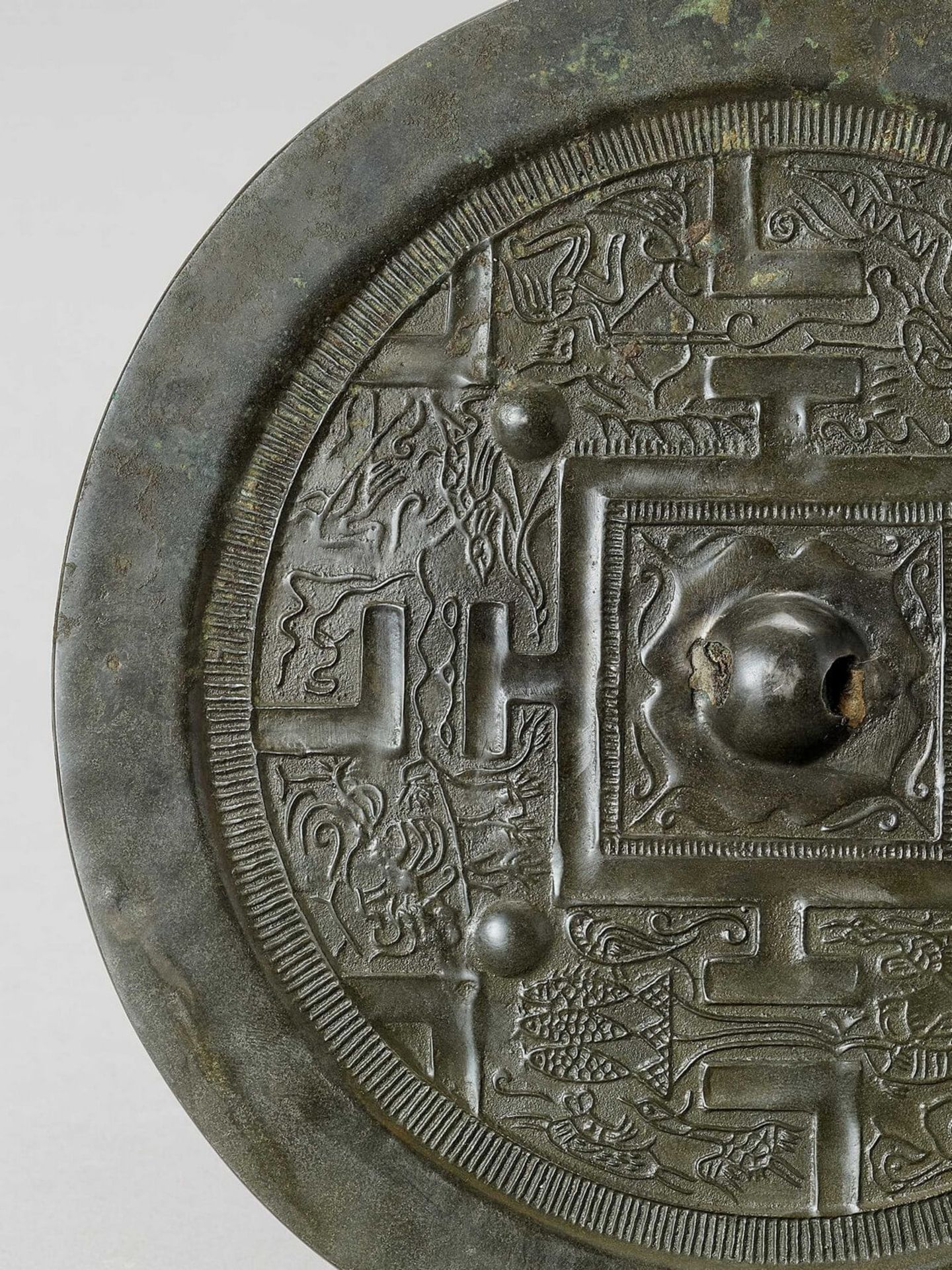 A CIRCULAR BRONZE 'STYLIZED MYTHICAL ANIMALS' MIRROR - Image 2 of 4