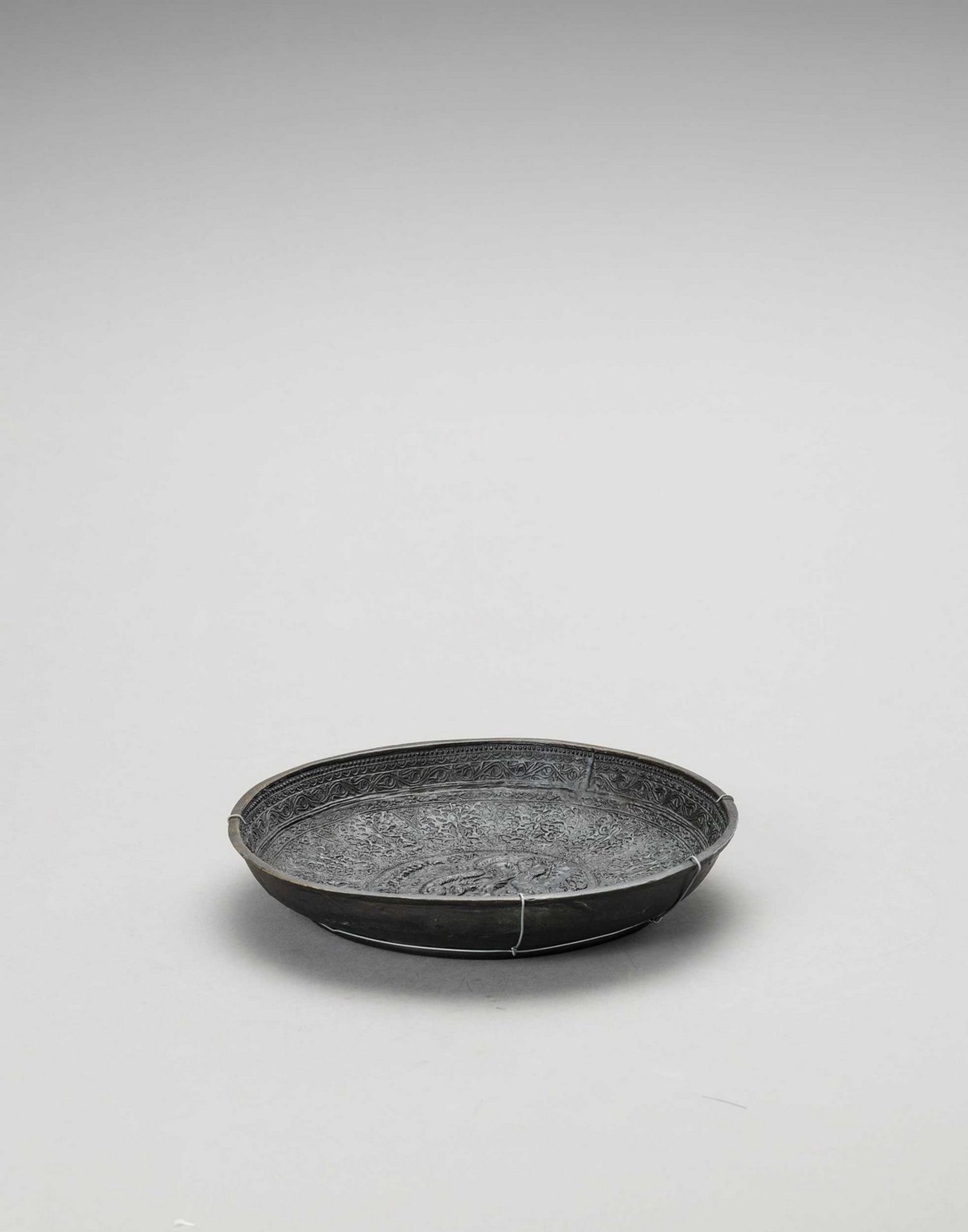 A BRONZE ‘DRAGON’ BOWL, LATE QING TO REPUBLIC - Image 3 of 4