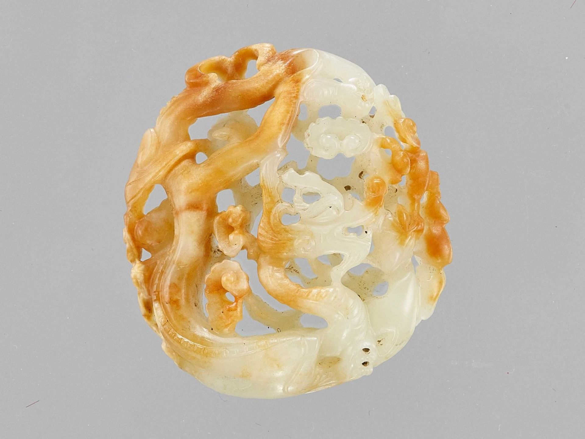 A CELADON AND RUSSET ‘DRAGON’ JADE PENDANT, LATE QING - Image 2 of 3