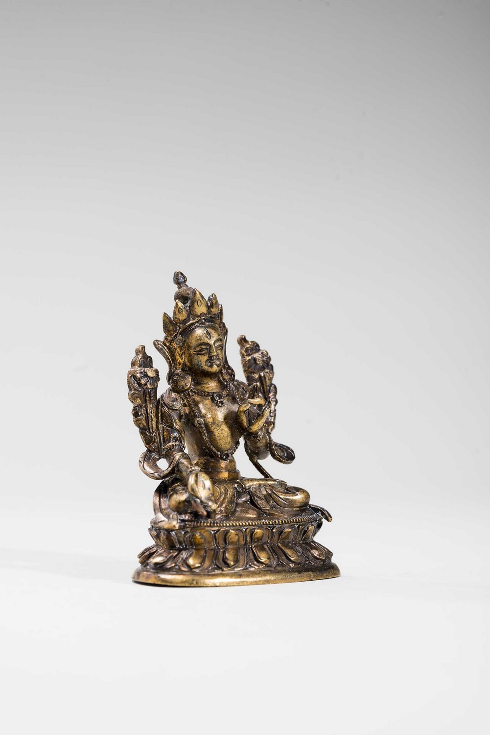 A SINO-TIBETAN GILT MINIATURE BRONZE OF SITATARA, 18TH CENTURY - Image 3 of 5