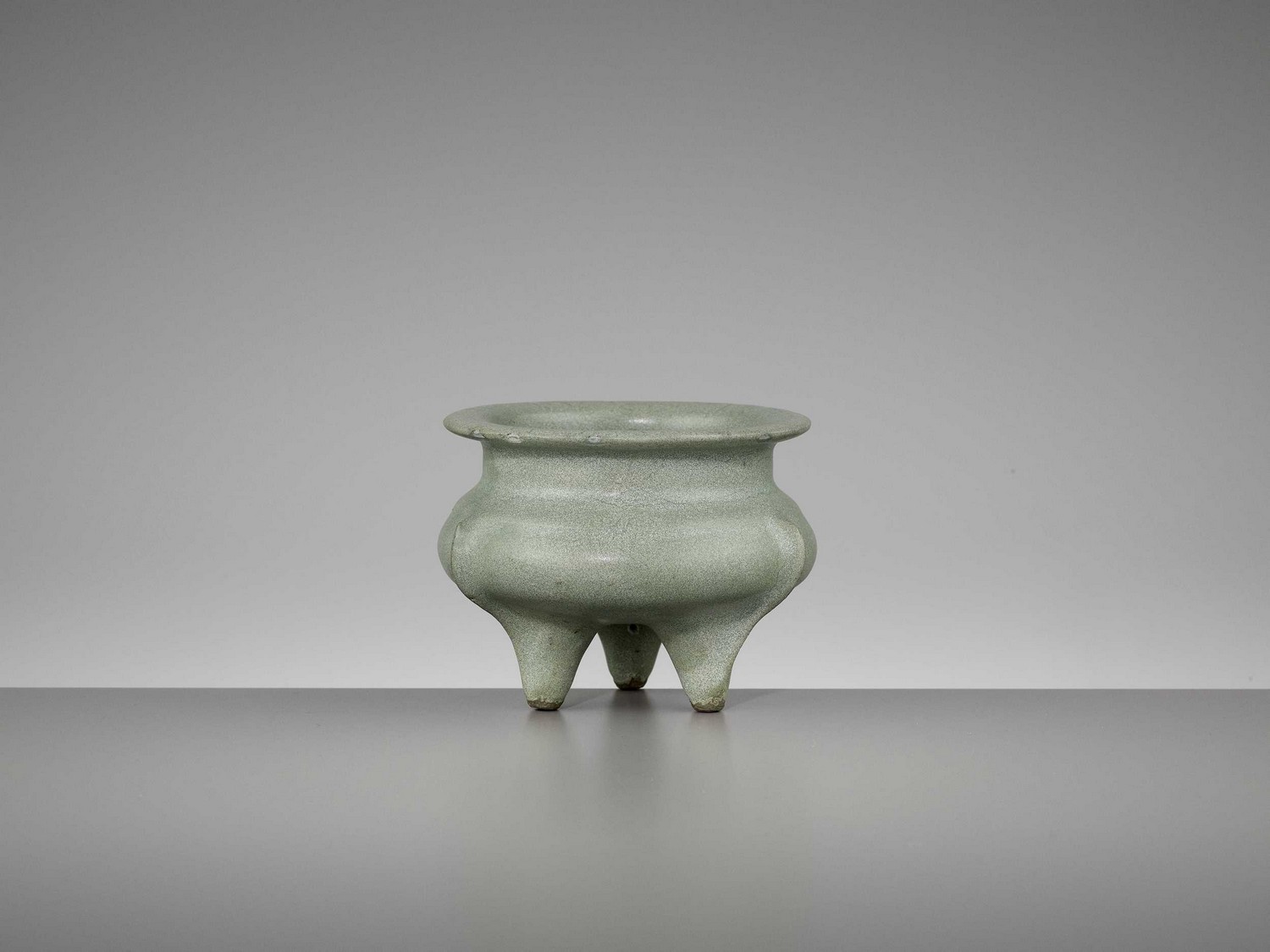 A LONGQUAN TRIPOD CENSER, SOUTHERN SONG - Image 5 of 12