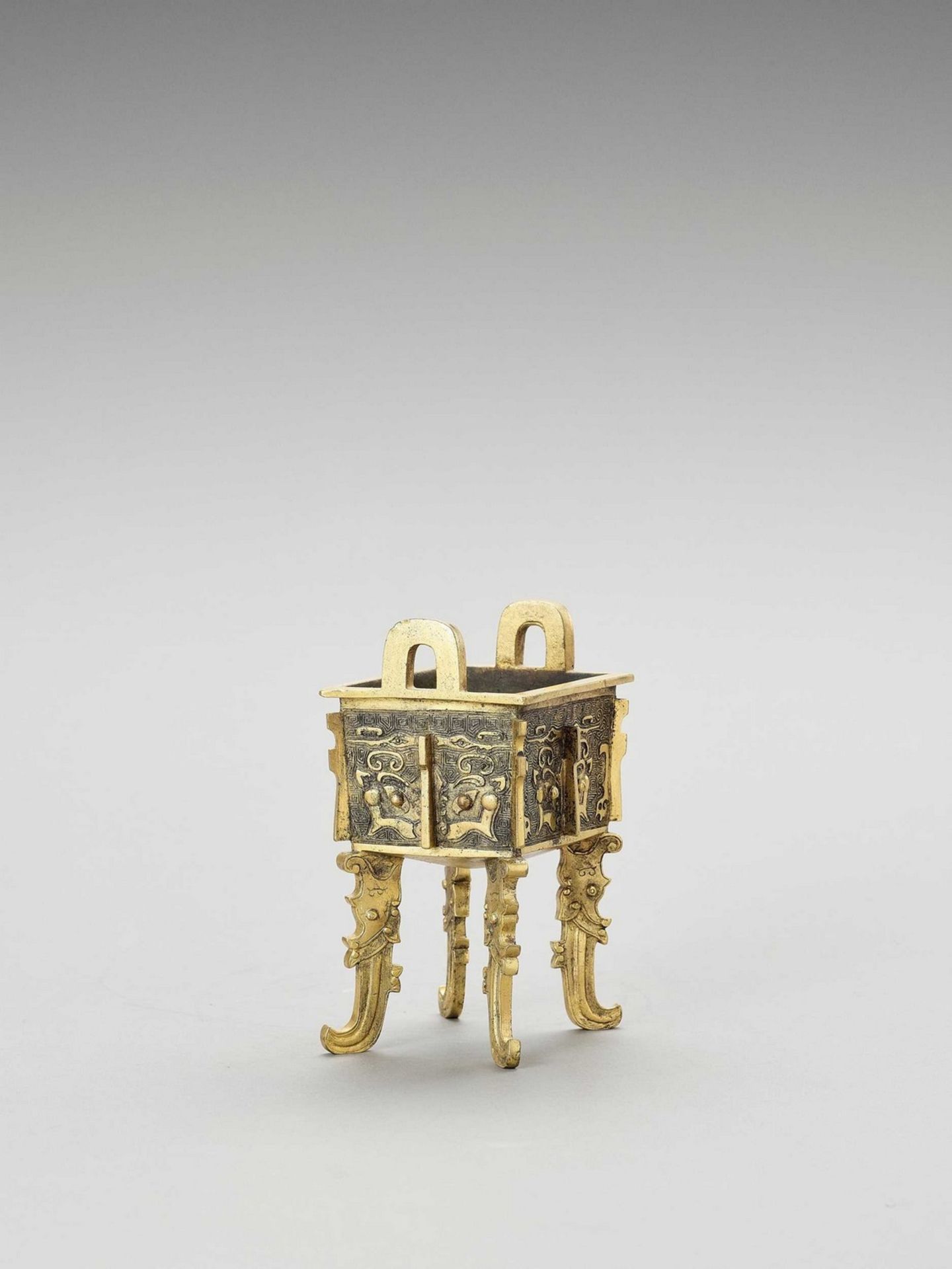 A GILT BRONZE FANGDING CENSER, QING - Bild 3 aus 8