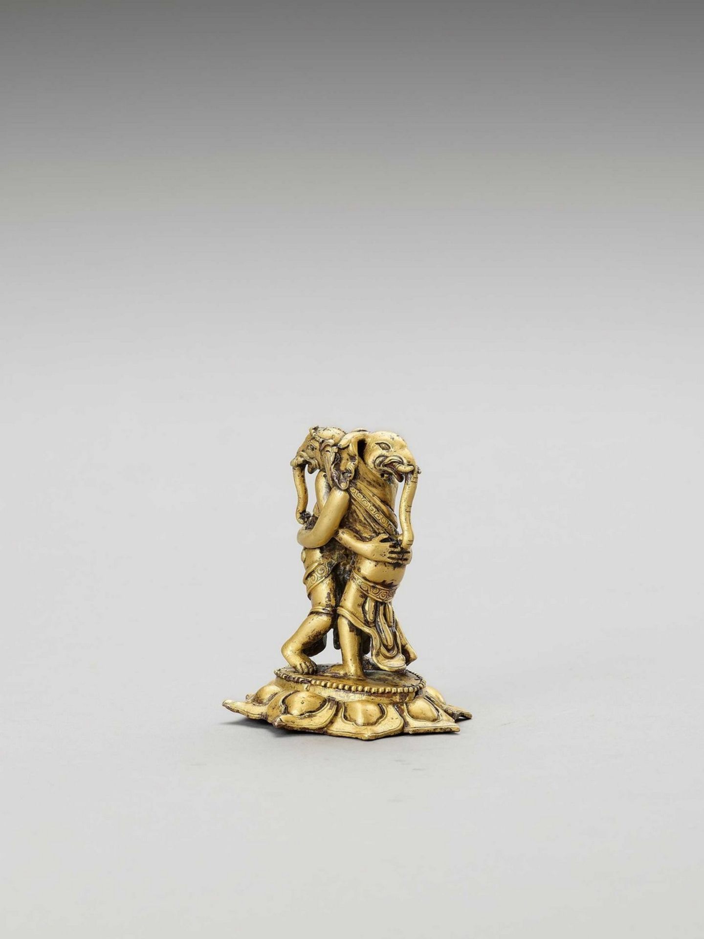 A GILT BRONZE FIGURE OF TWO ELEPHANT HEADED DEITIES, KANGITEN - Image 4 of 5