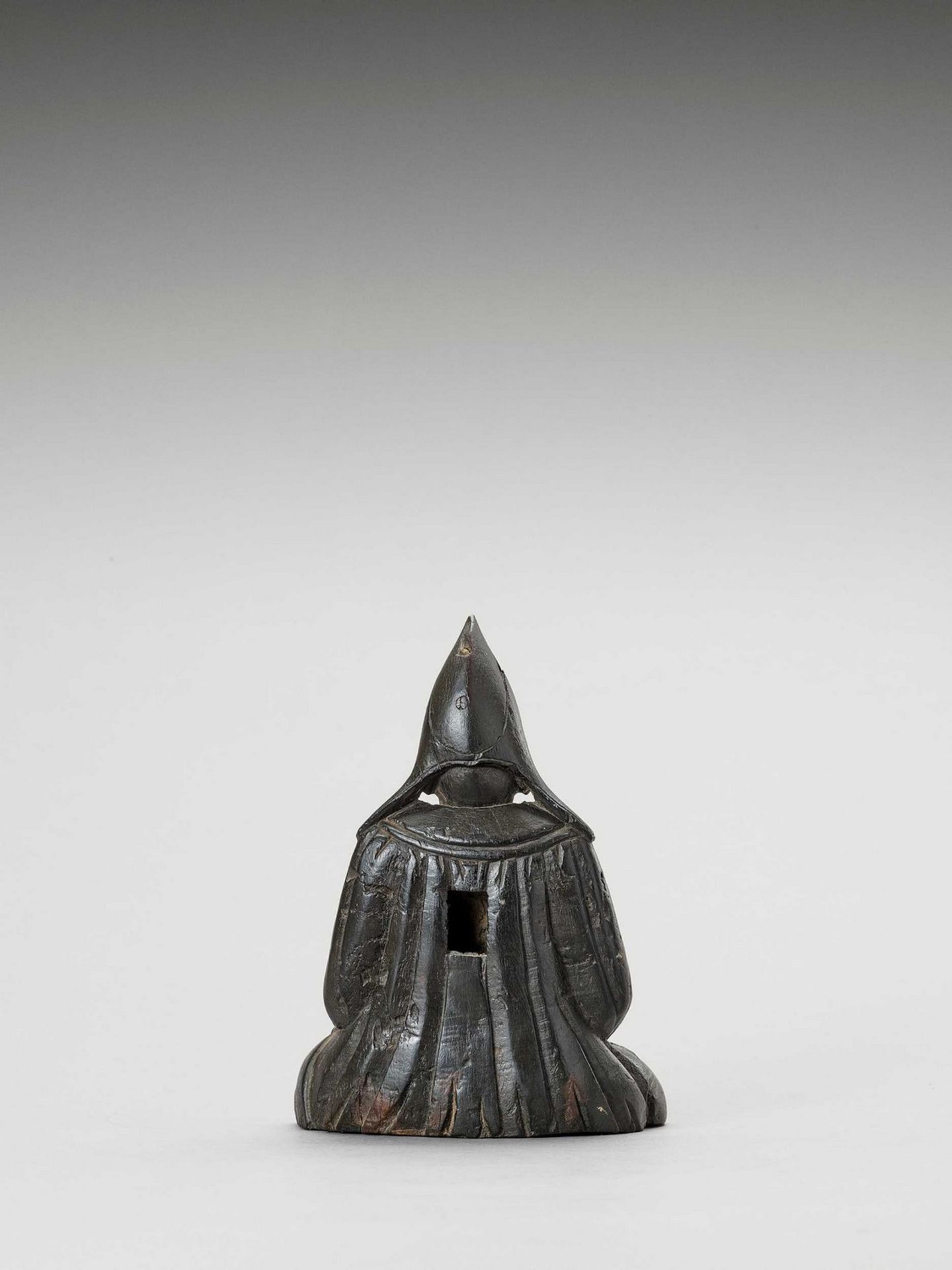 A TIBETAN HARDWOOD FIGURE OF TSONGKHAPA - Image 5 of 6