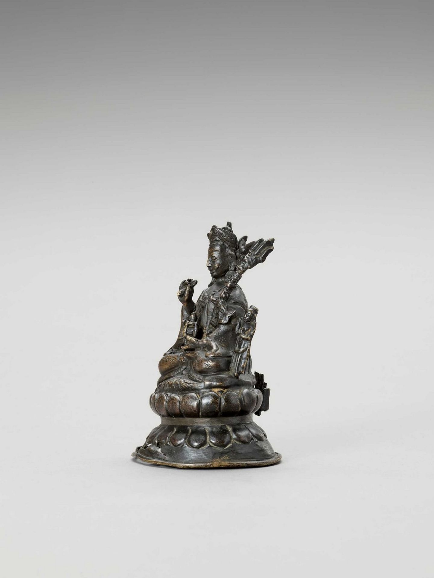 A NEPALESE BRONZE FIGURE OF PADMASAMBHAVA - Image 3 of 6