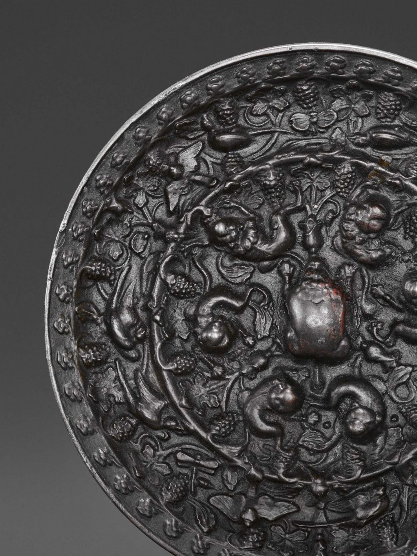 A BRONZE 'LION AND GRAPEVINE' CIRCULAR MIRROR, TANG DYNASTY - Image 2 of 6