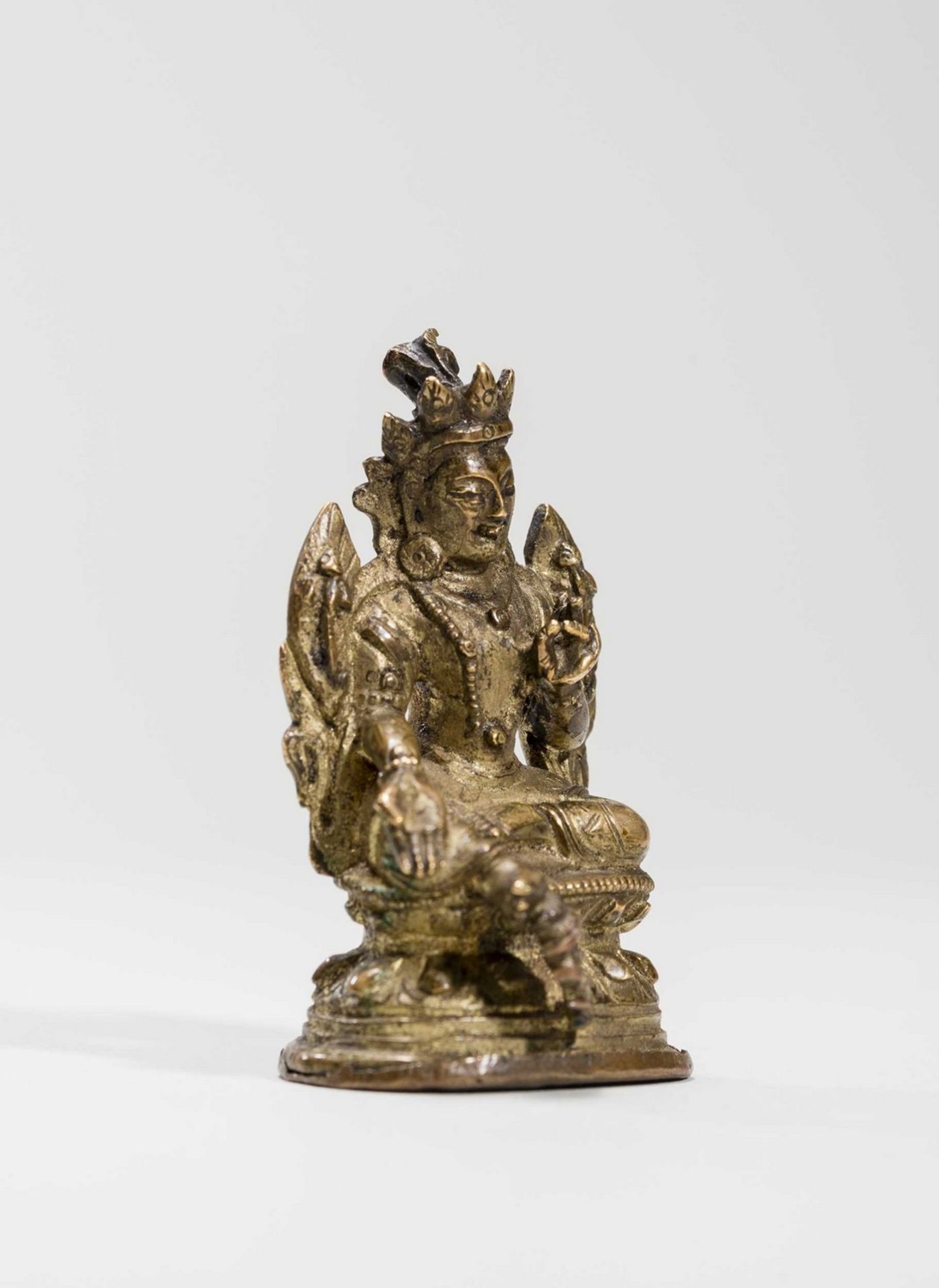 A SINO-TIBETAN MINIATURE BRONZE OF SYAMATARA, 18TH-19TH CENTURY - Image 5 of 6