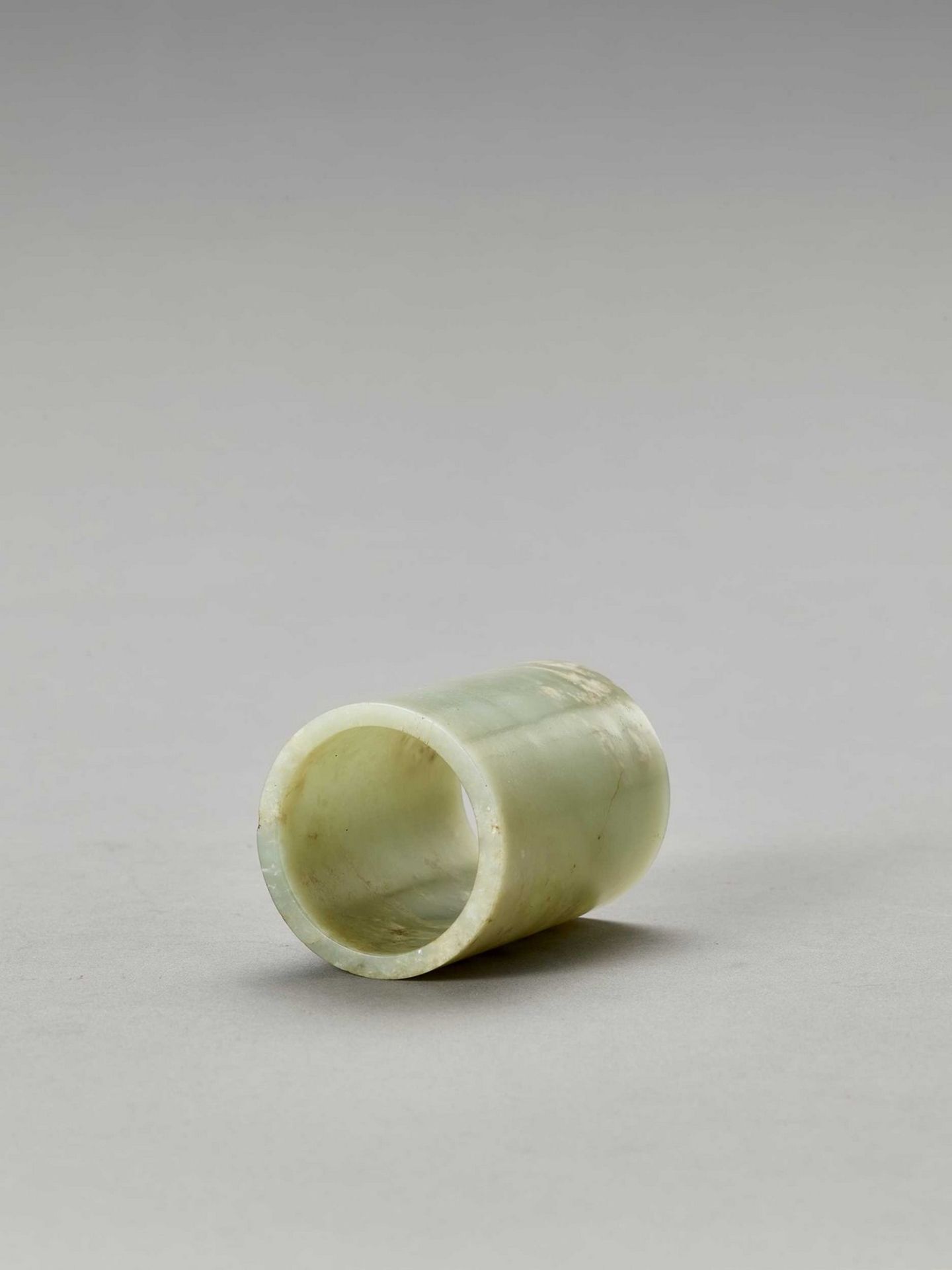 A CELADON JADE CYLINDER, QING - Image 5 of 6