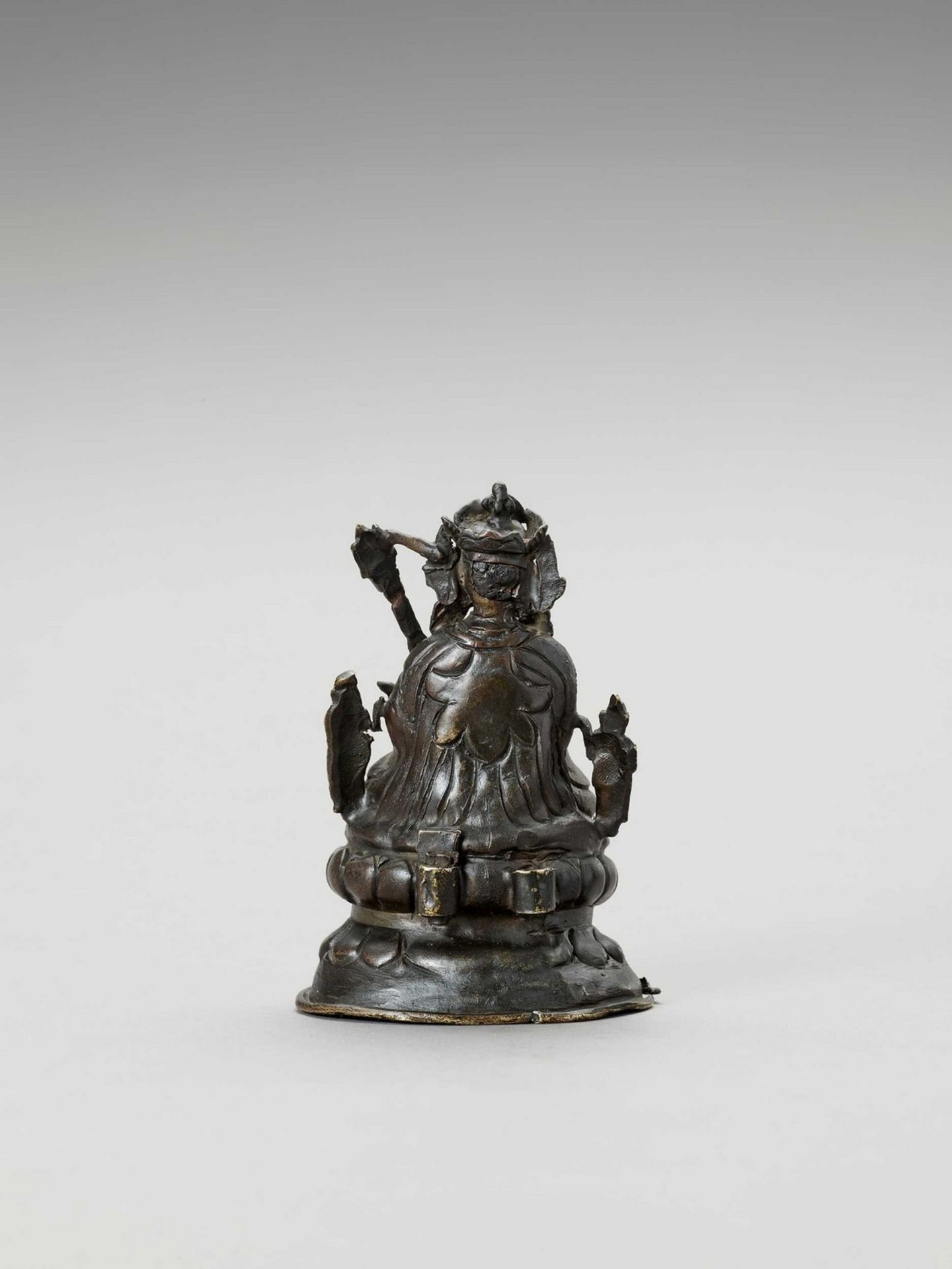 A NEPALESE BRONZE FIGURE OF PADMASAMBHAVA - Image 5 of 6