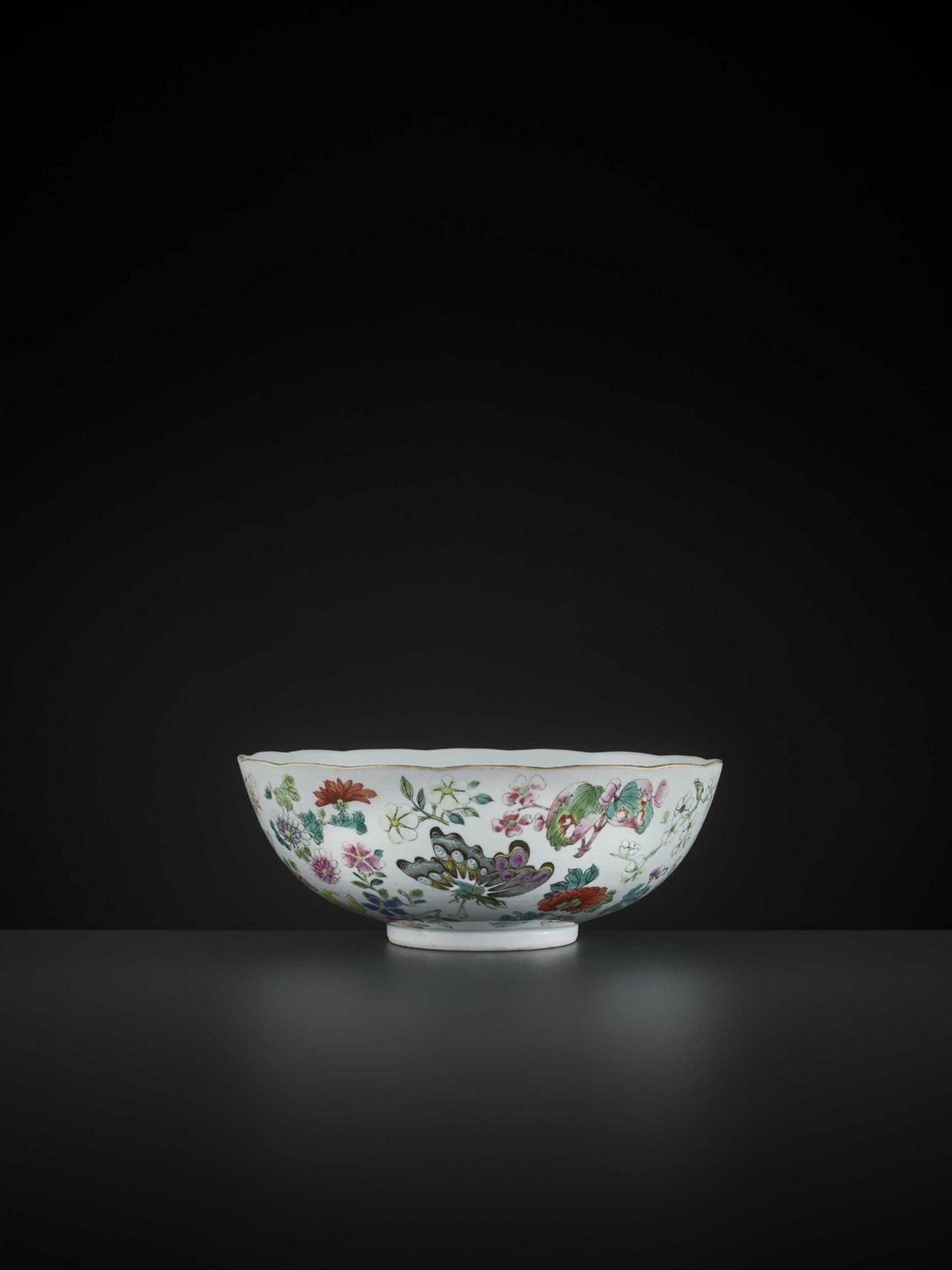 A LARGE BUTTERFLY BOWL, DAOGUANG MARK AND PERIOD