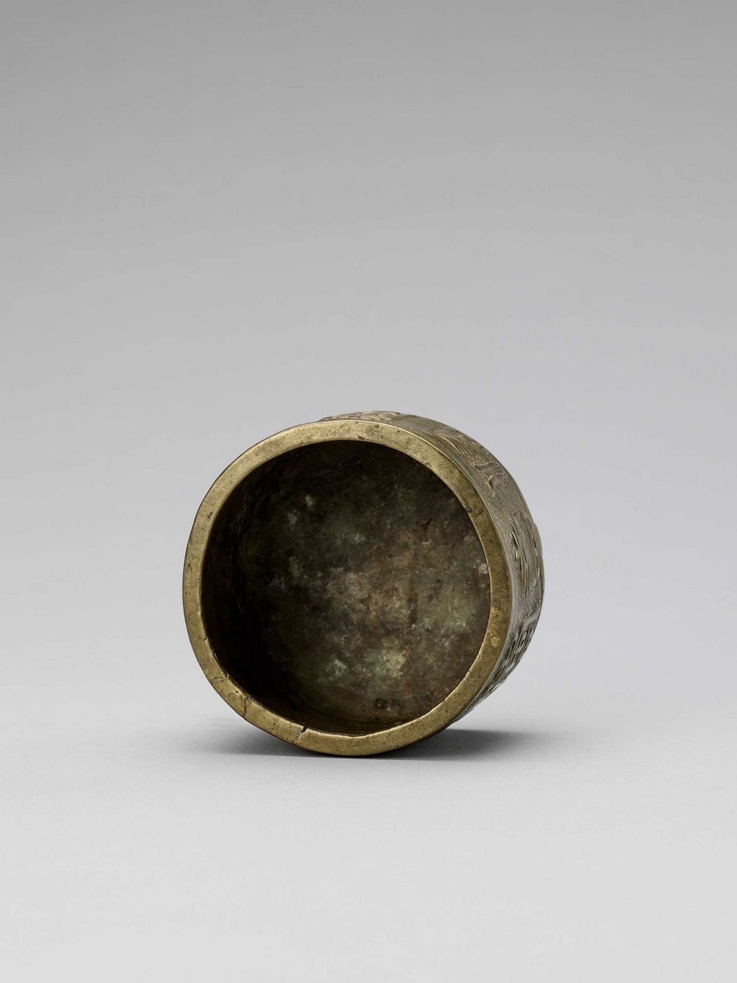 A BRASS ALLOY TRIPOD CENSER WITH INSCRIPTION, QING - Image 6 of 7